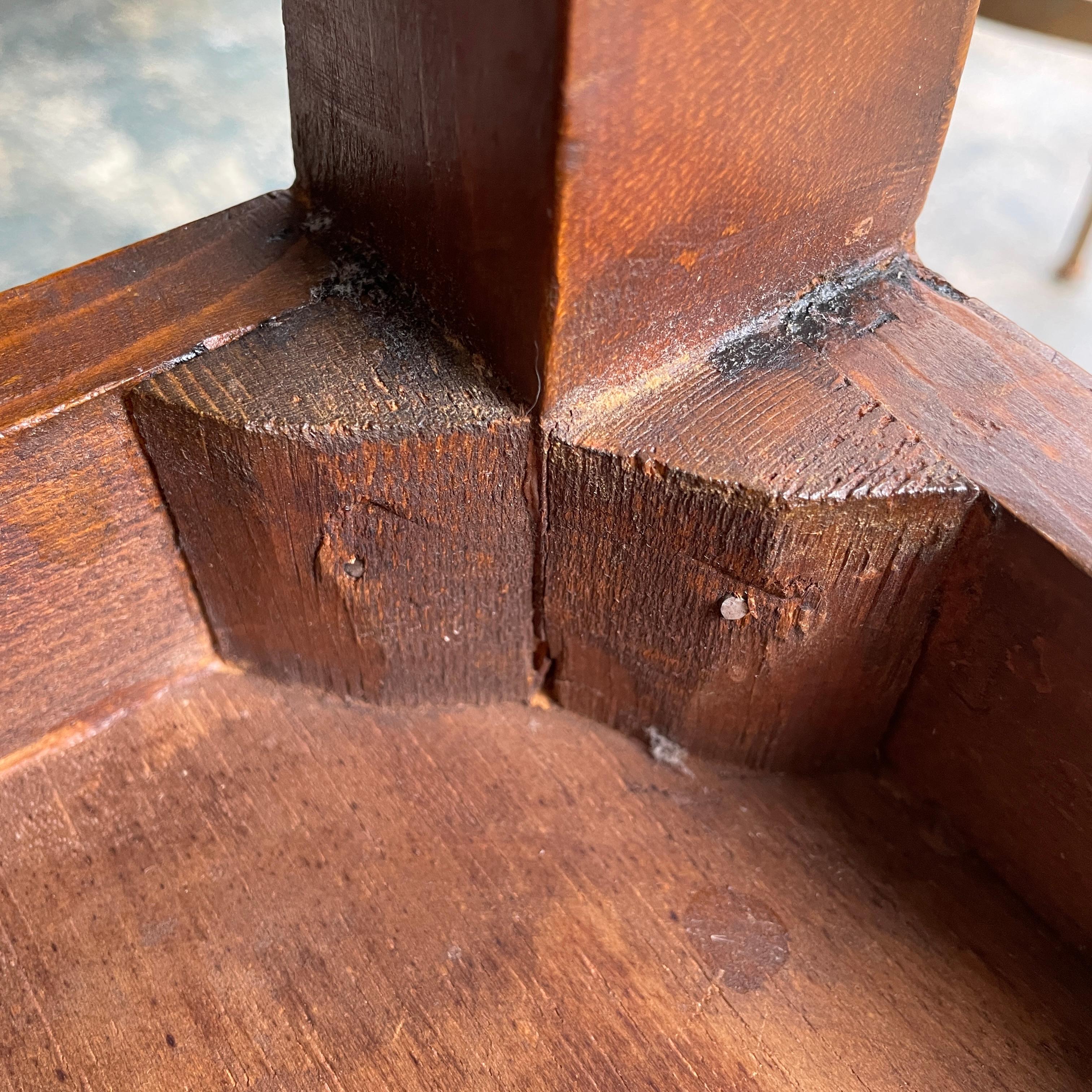 1950 Cannell & Chaffin of Los Angeles Burl Petite Pedestal Hollywood Mansion in vendita 12