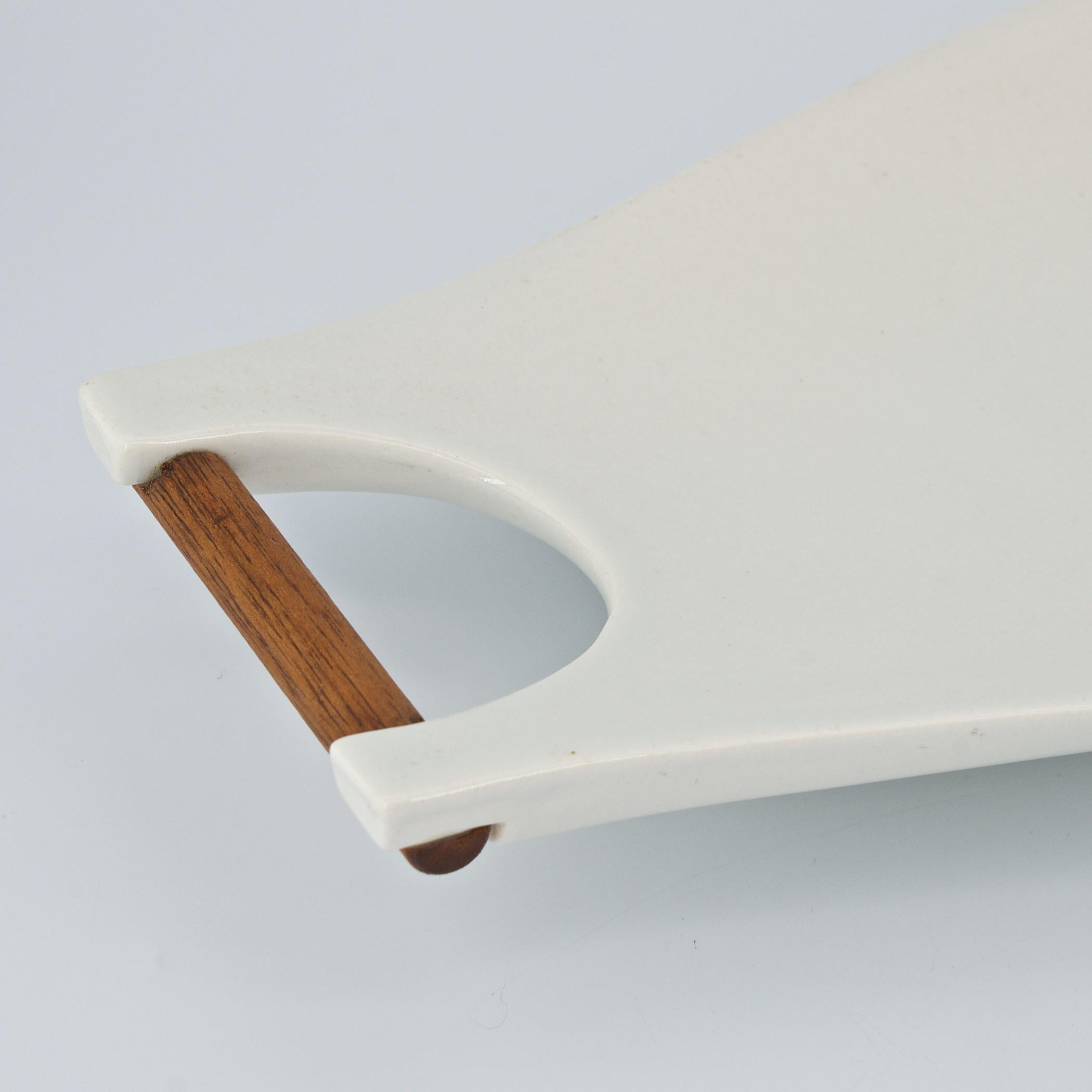 Mid-20th Century 1950s Capri White Pottery + Walnut Serving Tray Mid-Century Modernist Tableware For Sale