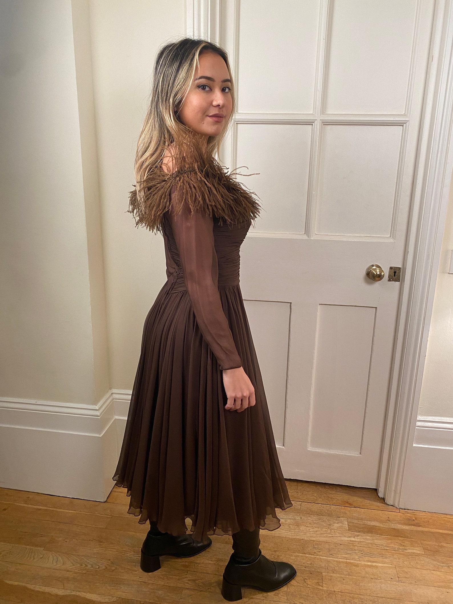 1950s Cardinal Brown Silk Chiffon and Feather Trim Dress In Excellent Condition For Sale In London, GB