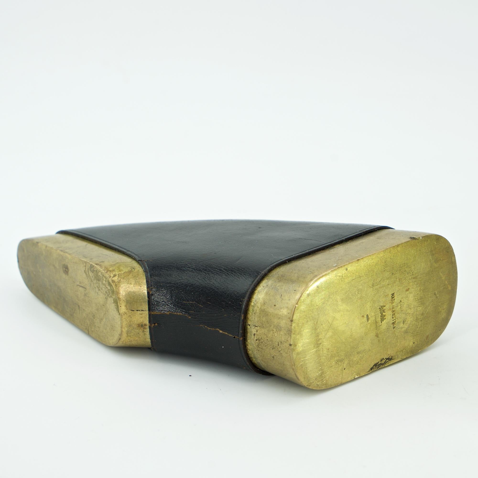 1950s Carl Aubock Leather Wrapped Bronze Pistol Grip Paperweight im Zustand „Starke Gebrauchsspuren“ in Hyattsville, MD