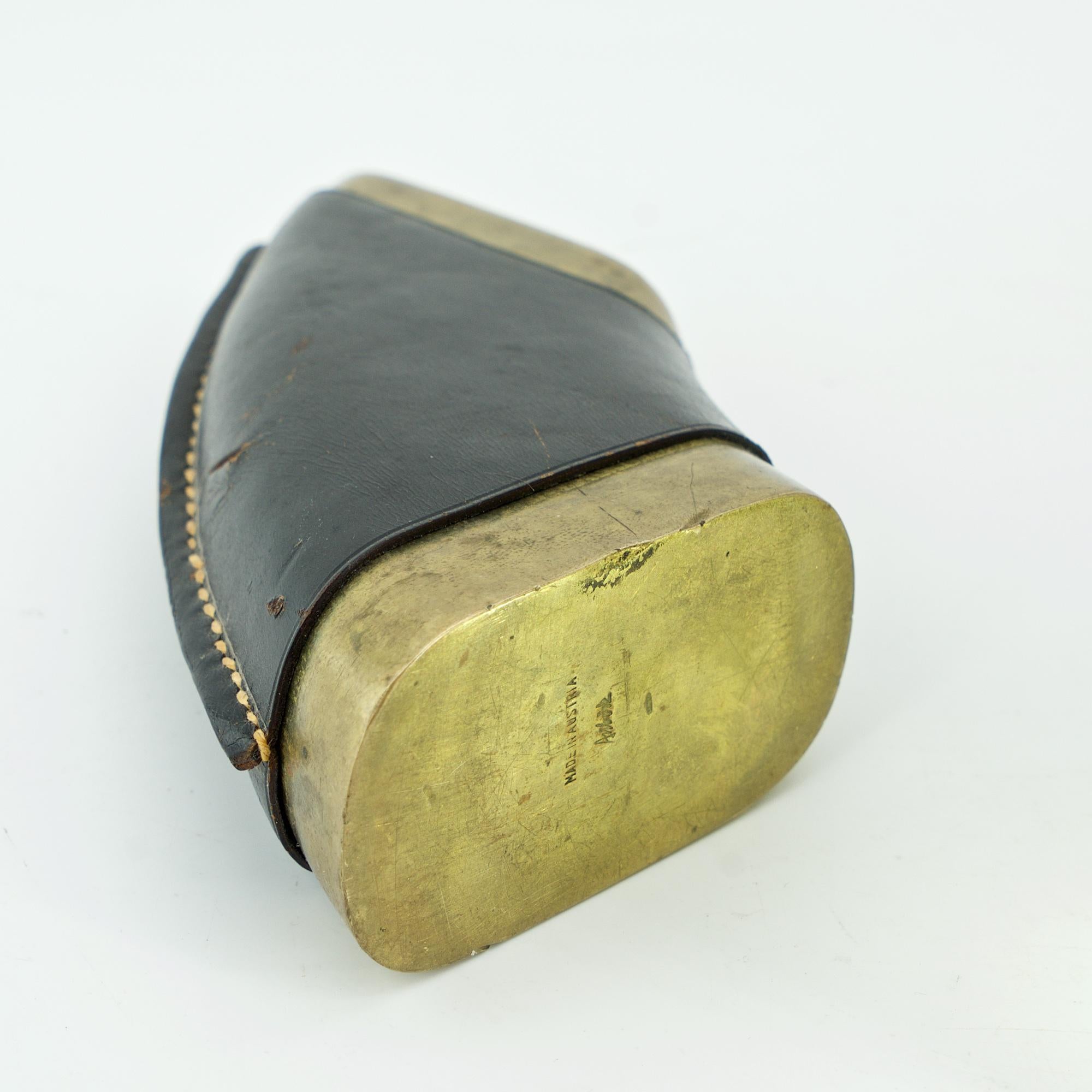 1950s Carl Aubock Leather Wrapped Bronze Pistol Grip Paperweight (Mitte des 20. Jahrhunderts)