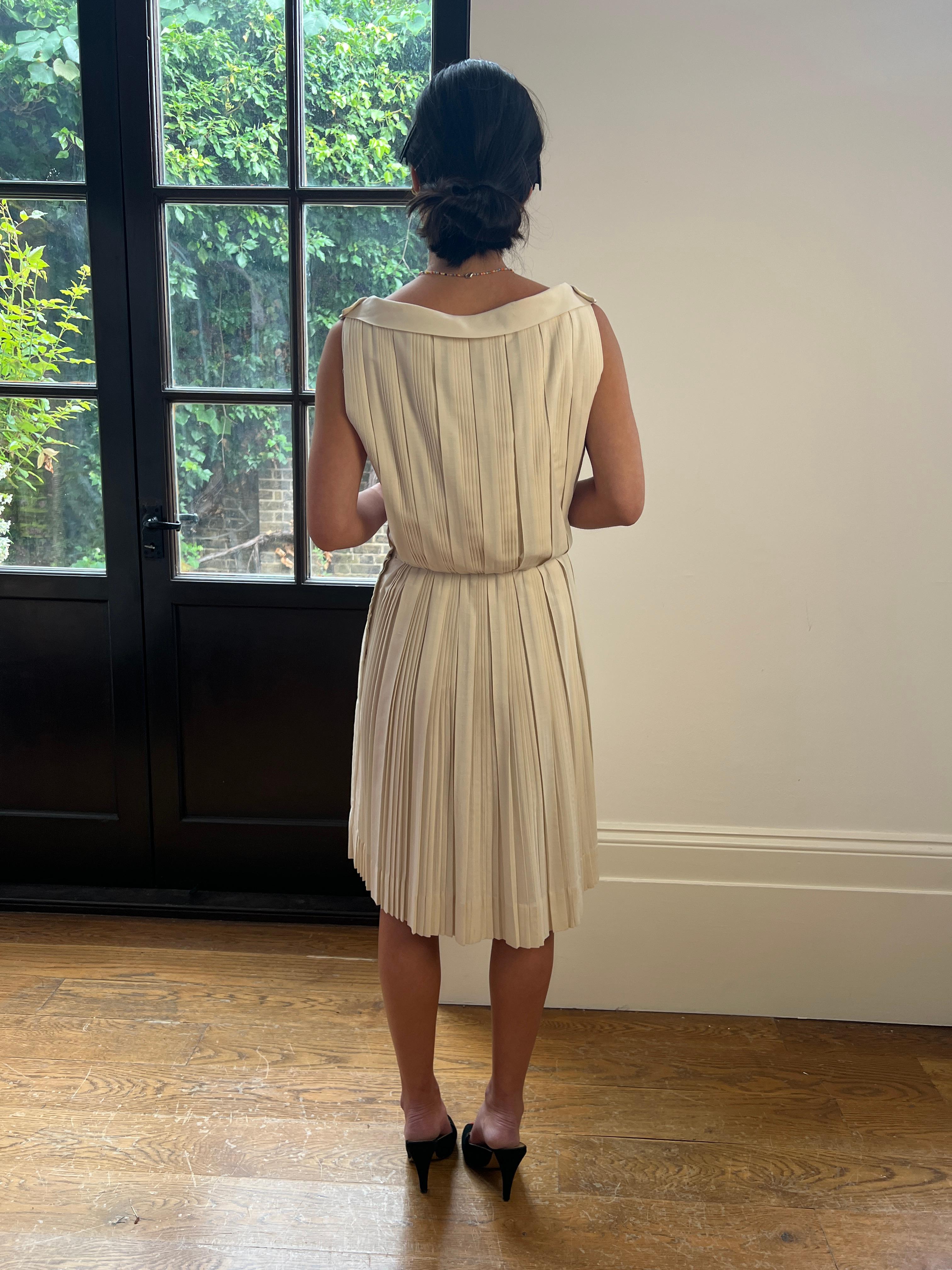 1950s Carlye Cream Cotton Knife Pleat Dress For Sale 4