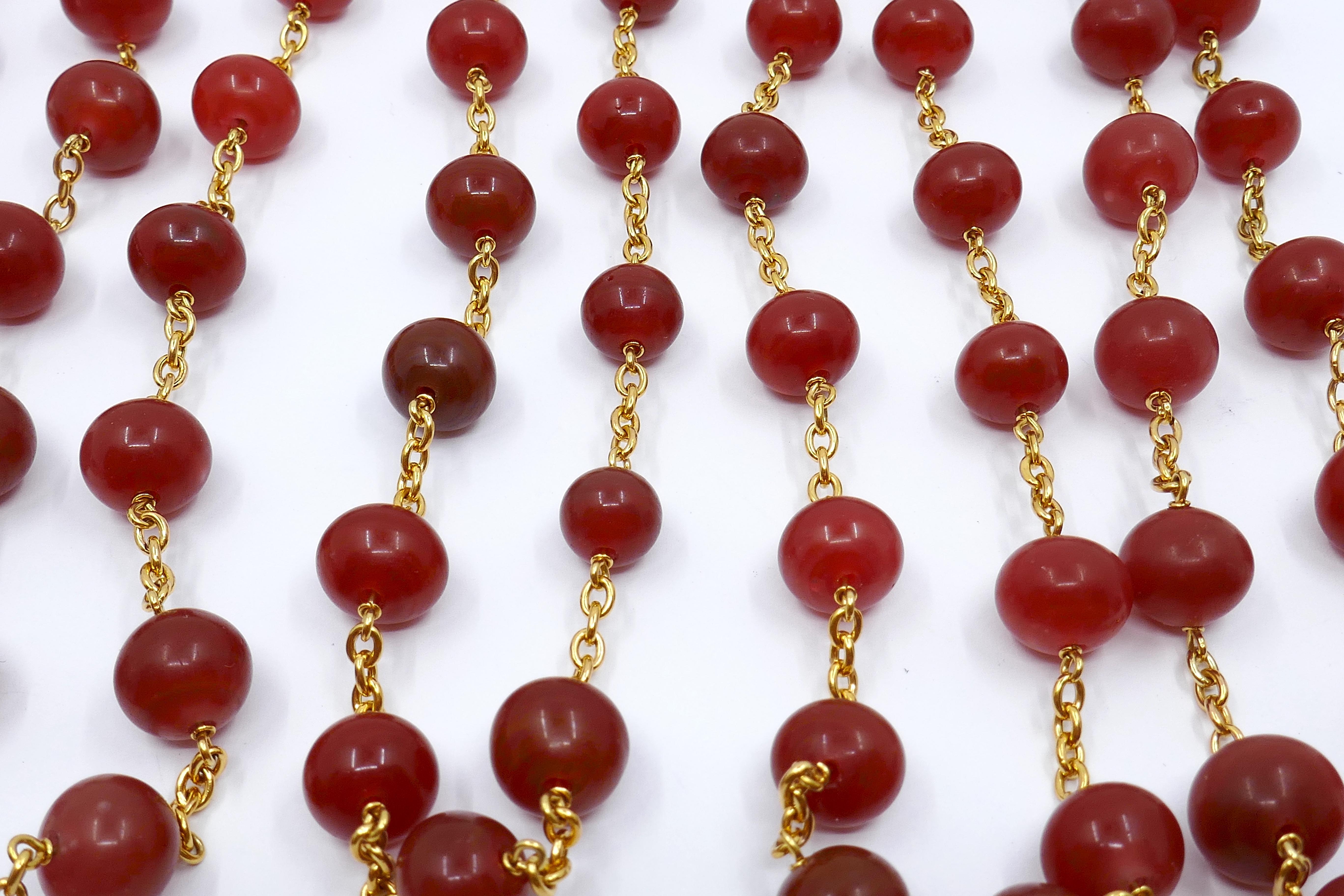 1950er Jahre Französische Karneol Perlen 18k Gold Kette Halskette  im Zustand „Gut“ im Angebot in Beverly Hills, CA