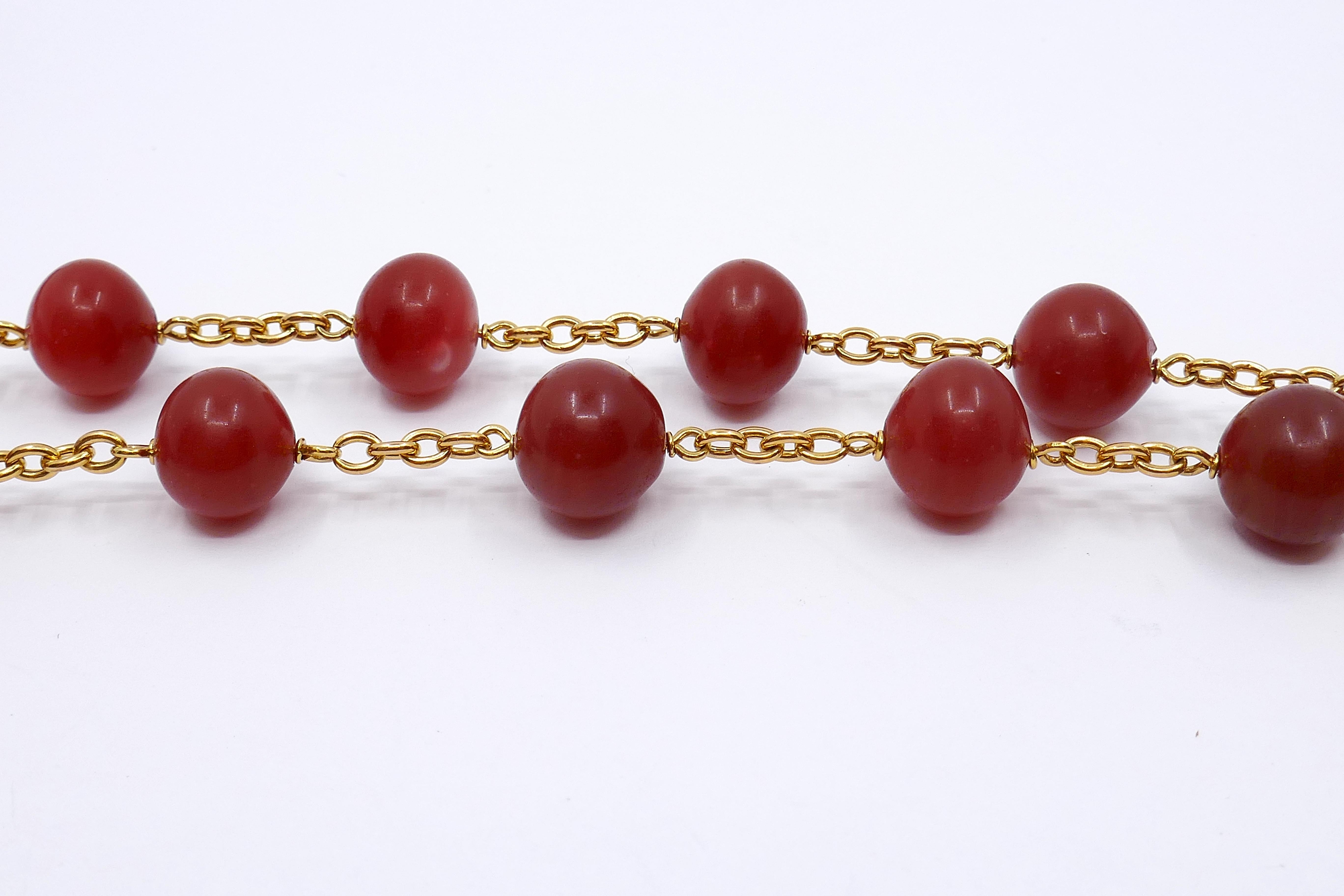 1950s French Carnelian Beaded 18k Gold Chain Necklace  For Sale 1