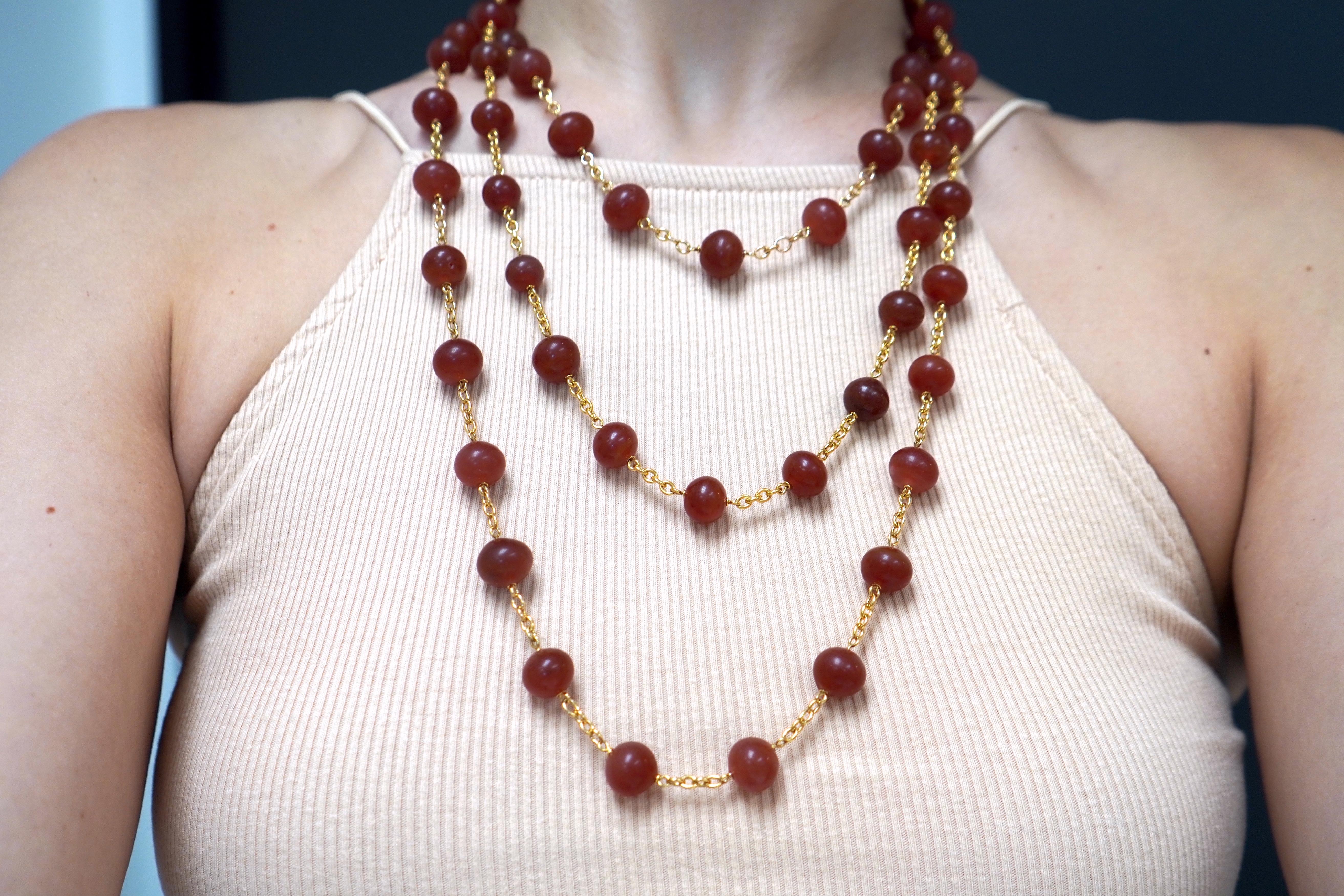 1950s French Carnelian Beaded 18k Gold Chain Necklace  For Sale 3