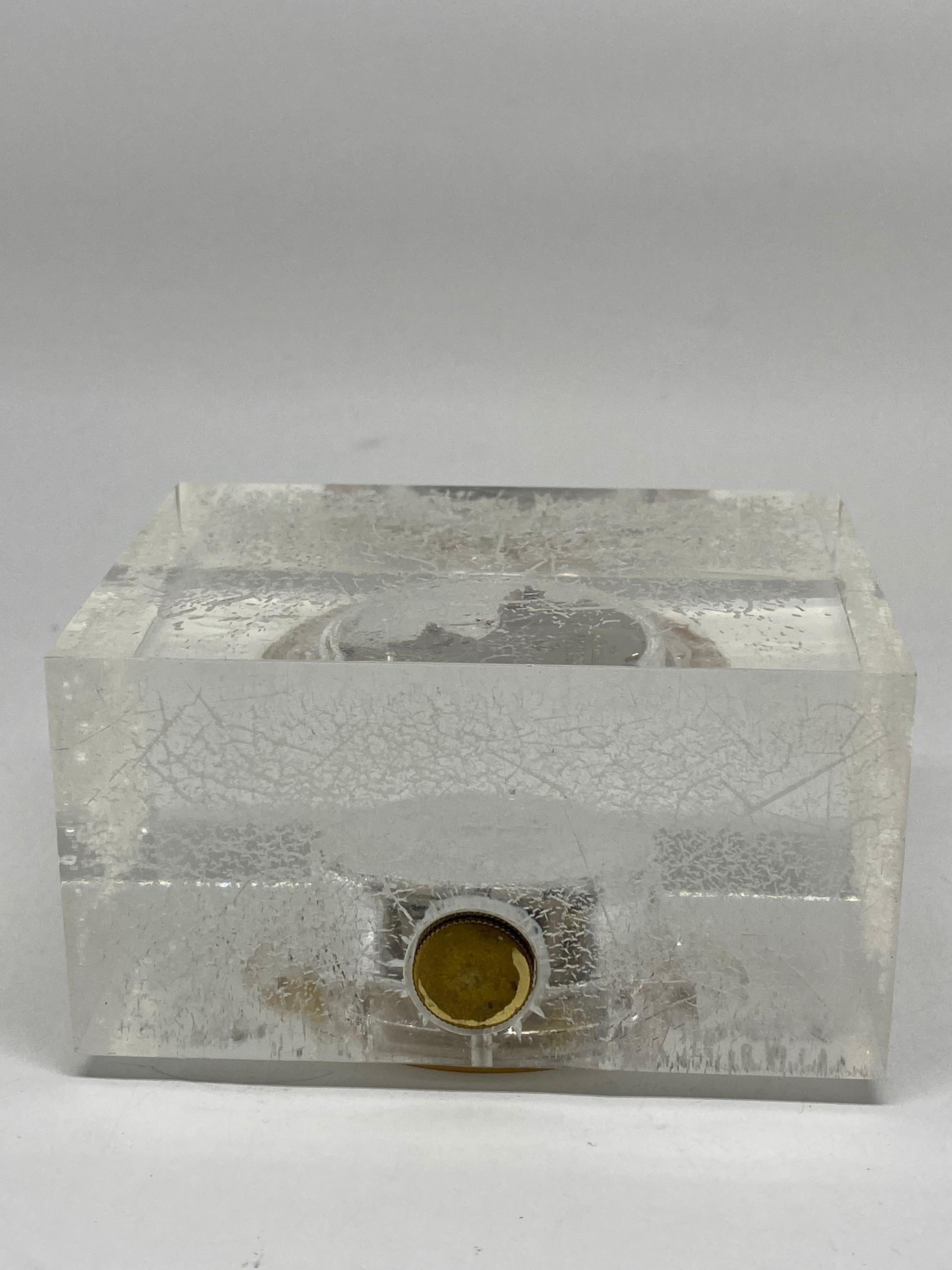 Paire d'horloges de bureau Cartier des années 1950 en or jaune et lucite avec mouvement Lecoultre en vente 8