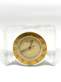 Paire d'horloges de bureau Cartier des années 1950 en or jaune et lucite avec mouvement Lecoultre