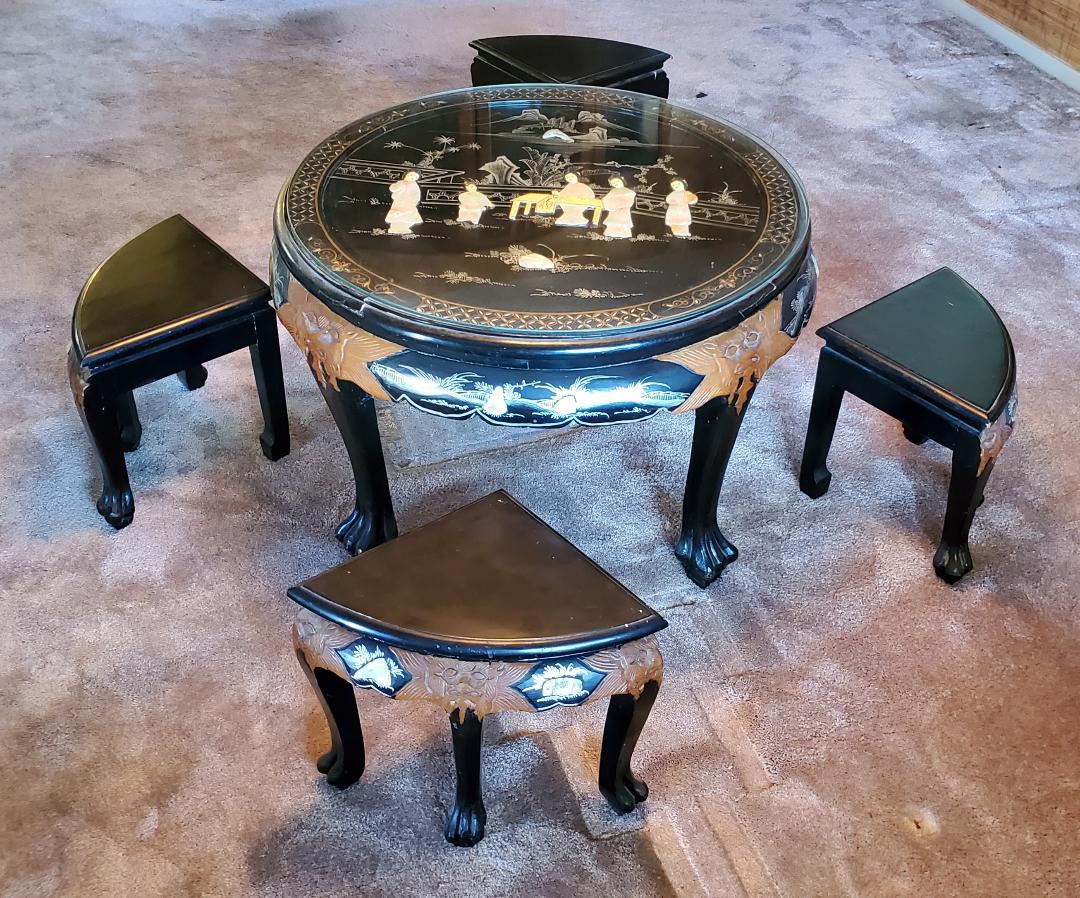 20th Century 1950s Carved Asian Tea Table With Mother Of Pearl And 4 Matching Wedged Stools