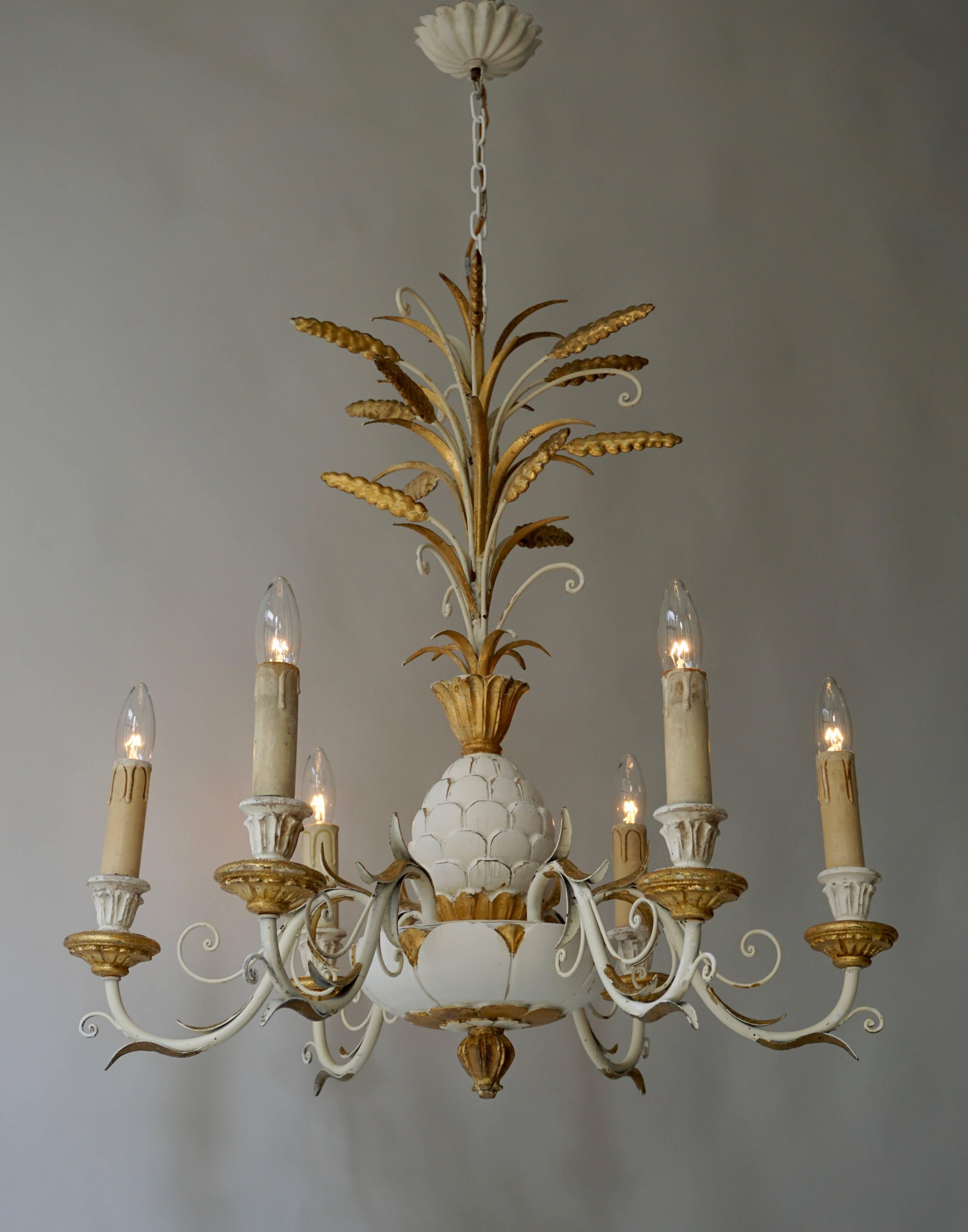 1950s Carved Giltwood Italian Gold and White Pineapple Chandelier In Good Condition In Antwerp, BE