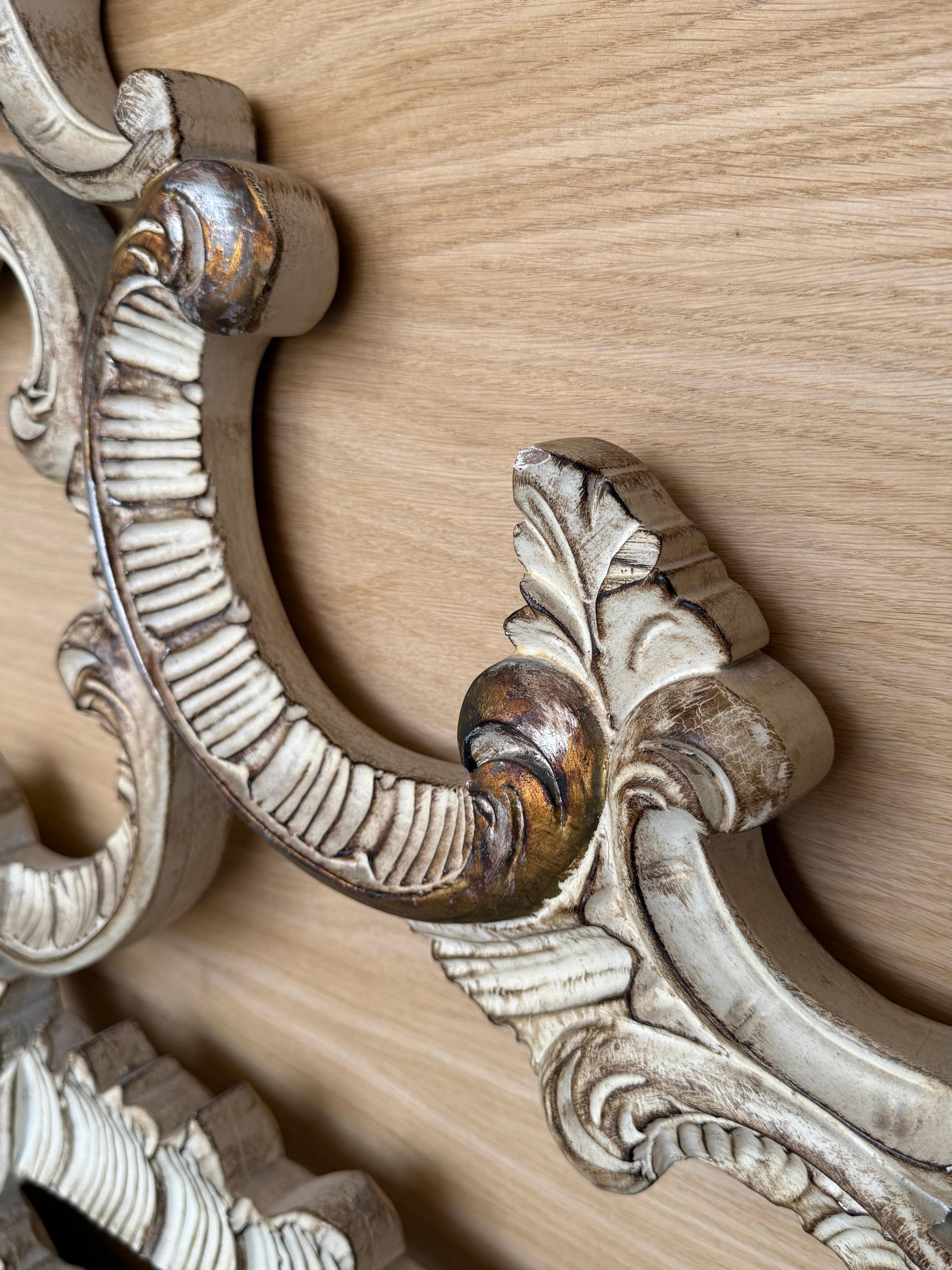 Geschnitztes spanisches Rokoko-Kopfteil in Silber aus den 1950er Jahren von Mariano Garcia im Zustand „Gut“ im Angebot in Miami, FL