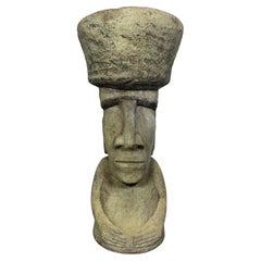 1950s Piedra tallada Isla de Pascua (tiki) Escultura / fuente / pajarera 30" de altura