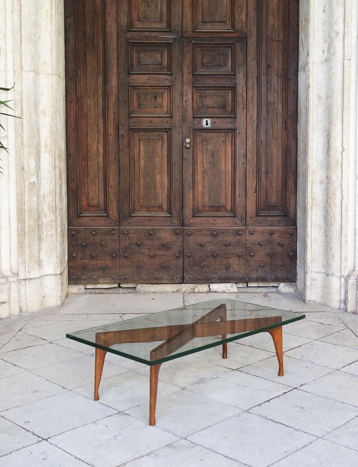 1950s Carved Wood and Glass Coffee Table attributed to Fontana Arte For Sale 2