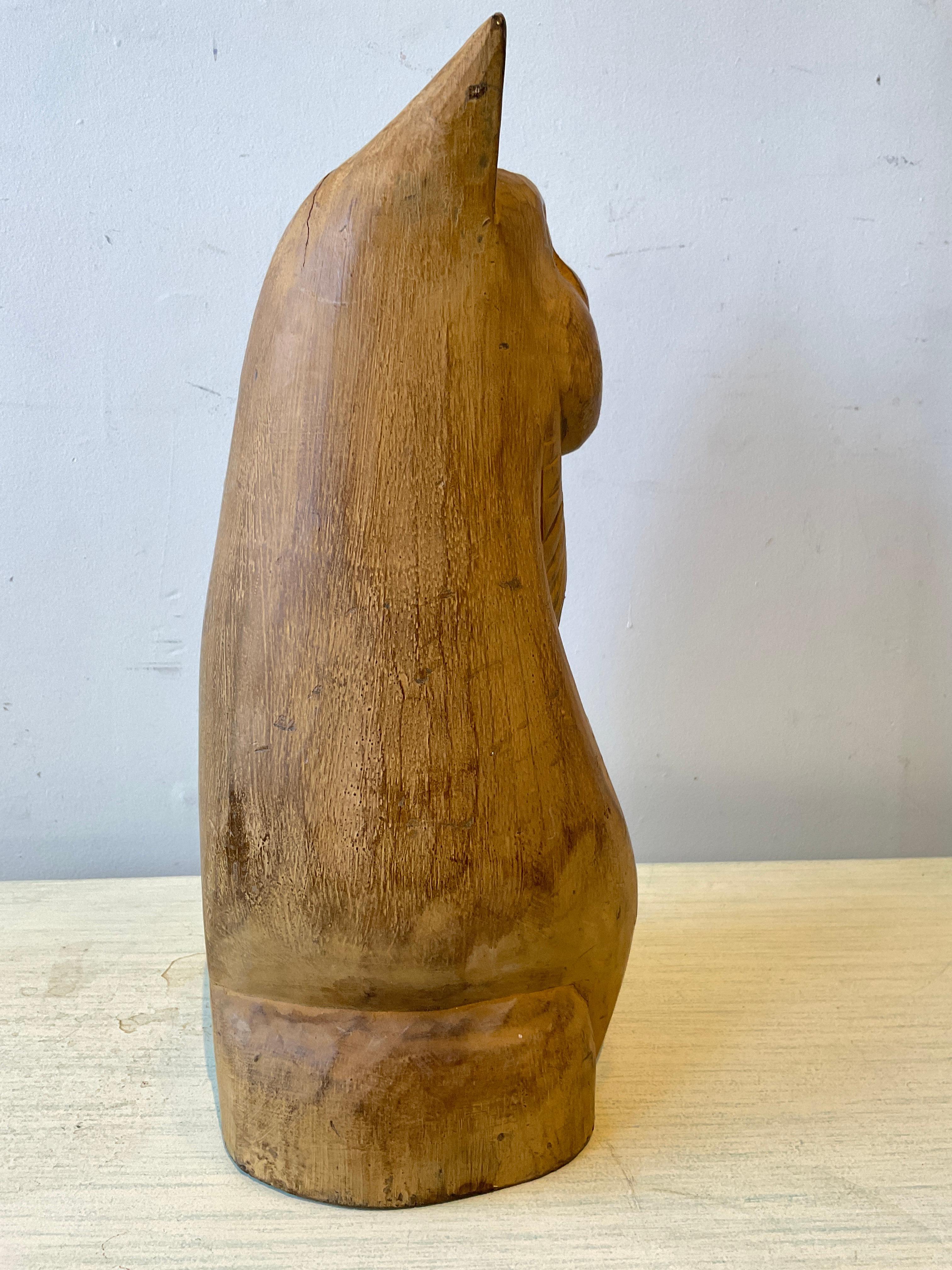 1950er Jahre geschnitzt Wood Katze Skulptur  (Holz) im Angebot