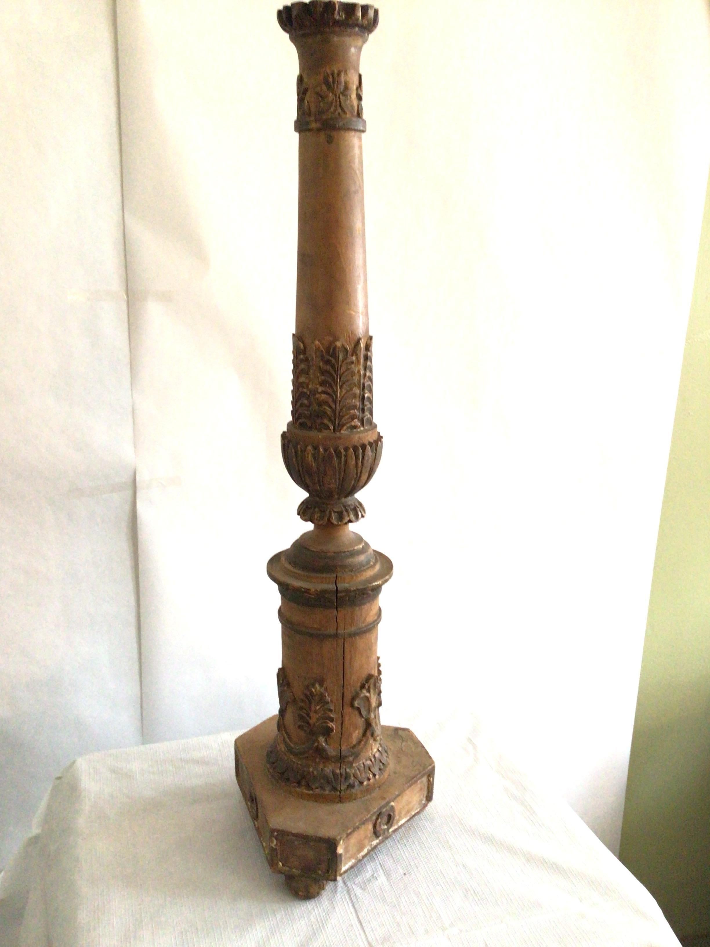 1950s Carved wood column table lamp features acanthus leaves.
Measures: height to top of finial.