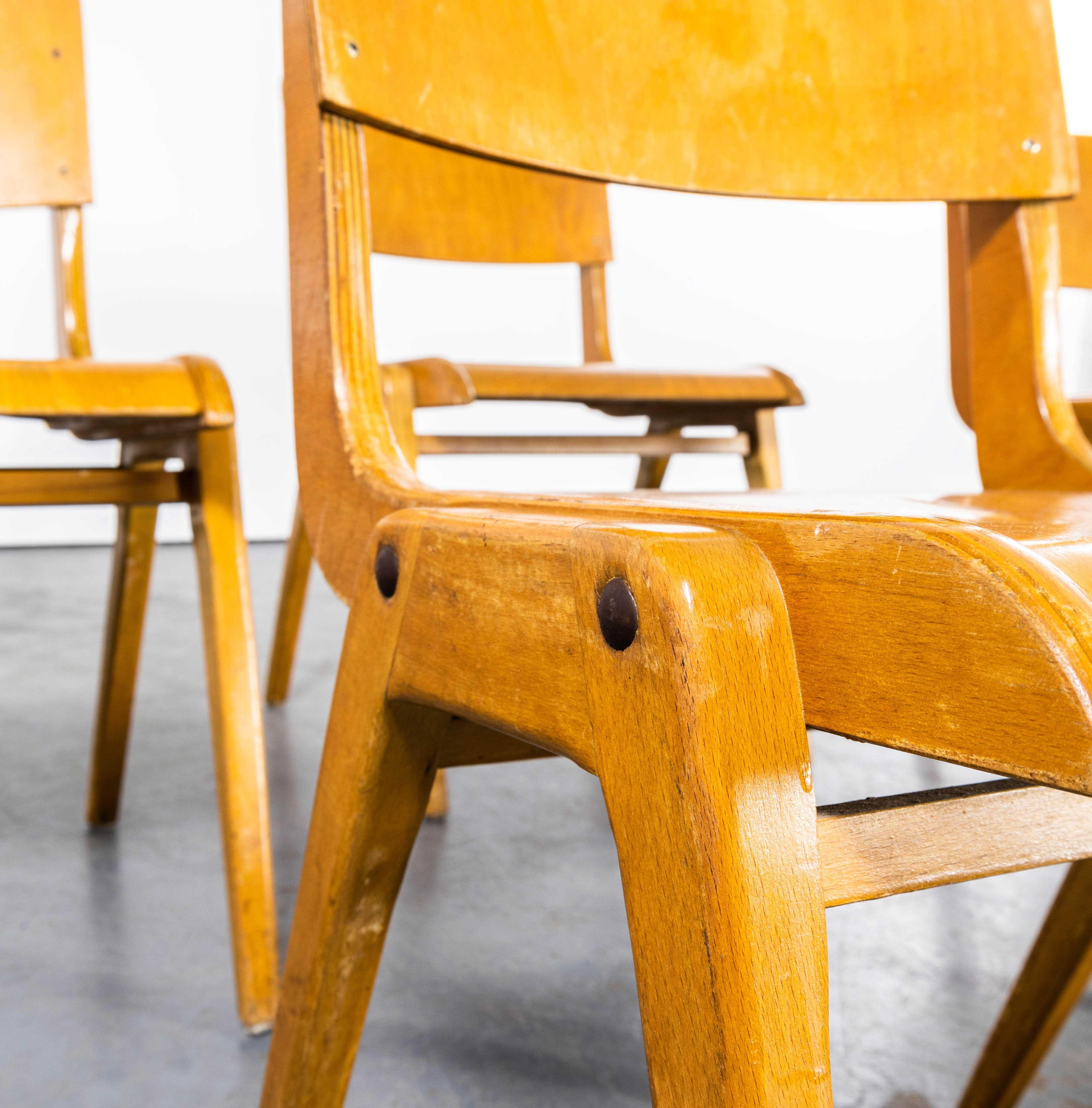 1950's Casala Honey Beech Stacking Dining Chair - Set von fünf im Zustand „Gut“ in Hook, Hampshire