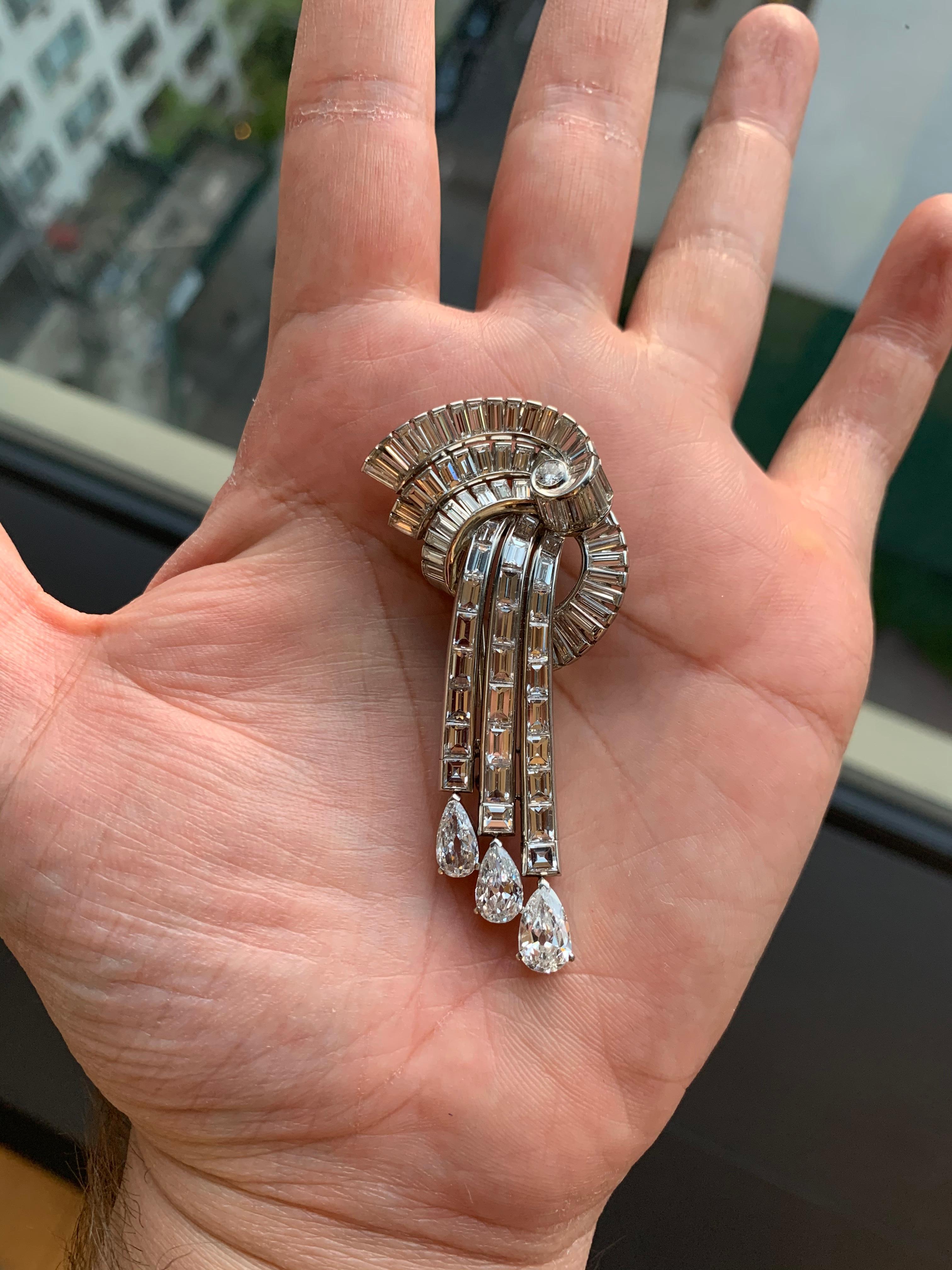 1950s Cascade Diamond Brooch In Excellent Condition For Sale In New York, NY