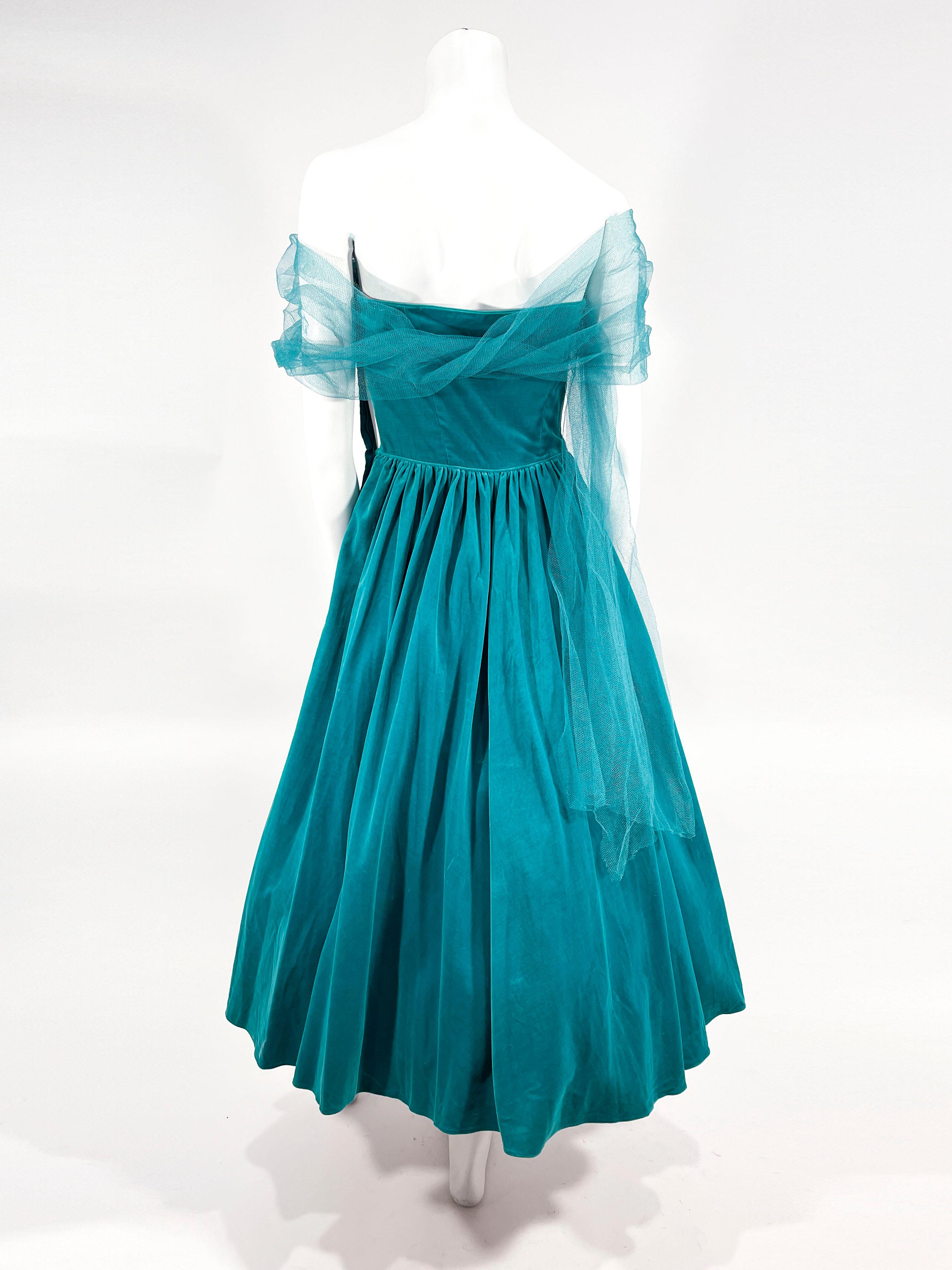 Robe de soirée en velours vert Greene & Greene des années 1950 Pour femmes en vente