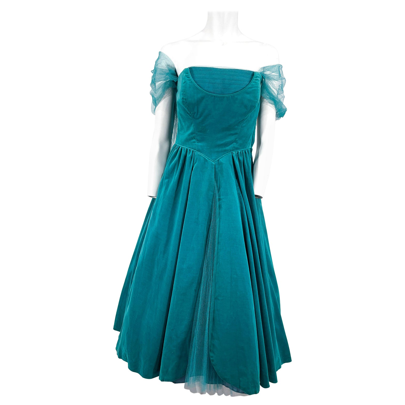 Robe de soirée en velours vert Greene & Greene des années 1950