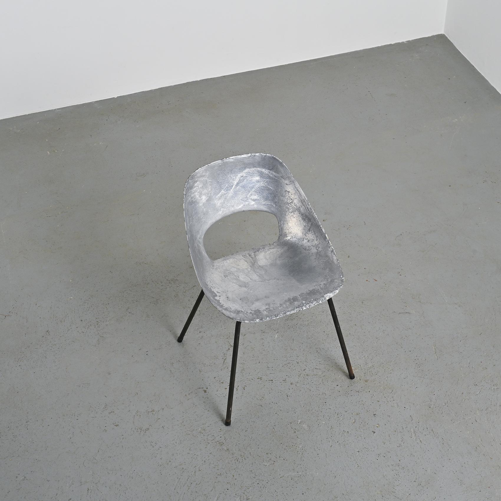 1950 Sedia in fusione di alluminio, Pierre Guariche per Steiner in vendita 5
