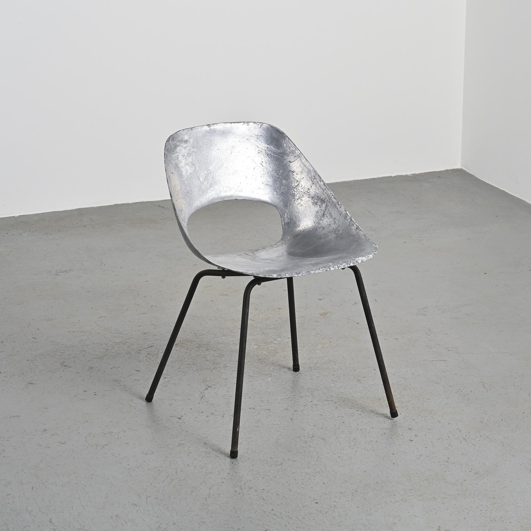 Francese 1950 Sedia in fusione di alluminio, Pierre Guariche per Steiner in vendita