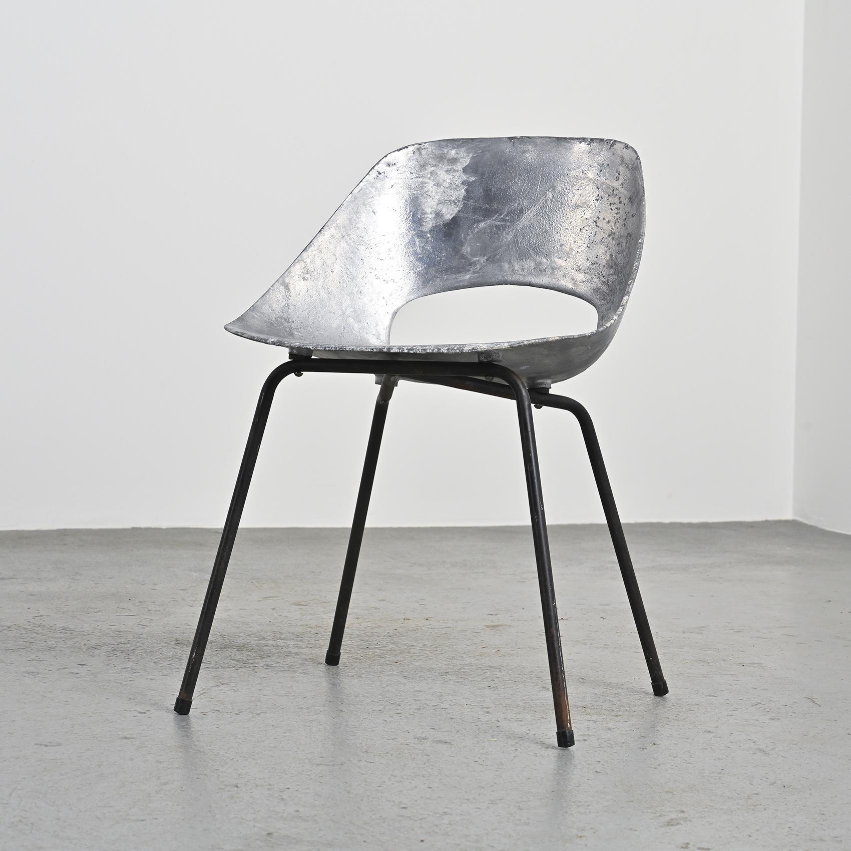 1950 Sedia in fusione di alluminio, Pierre Guariche per Steiner in vendita 1