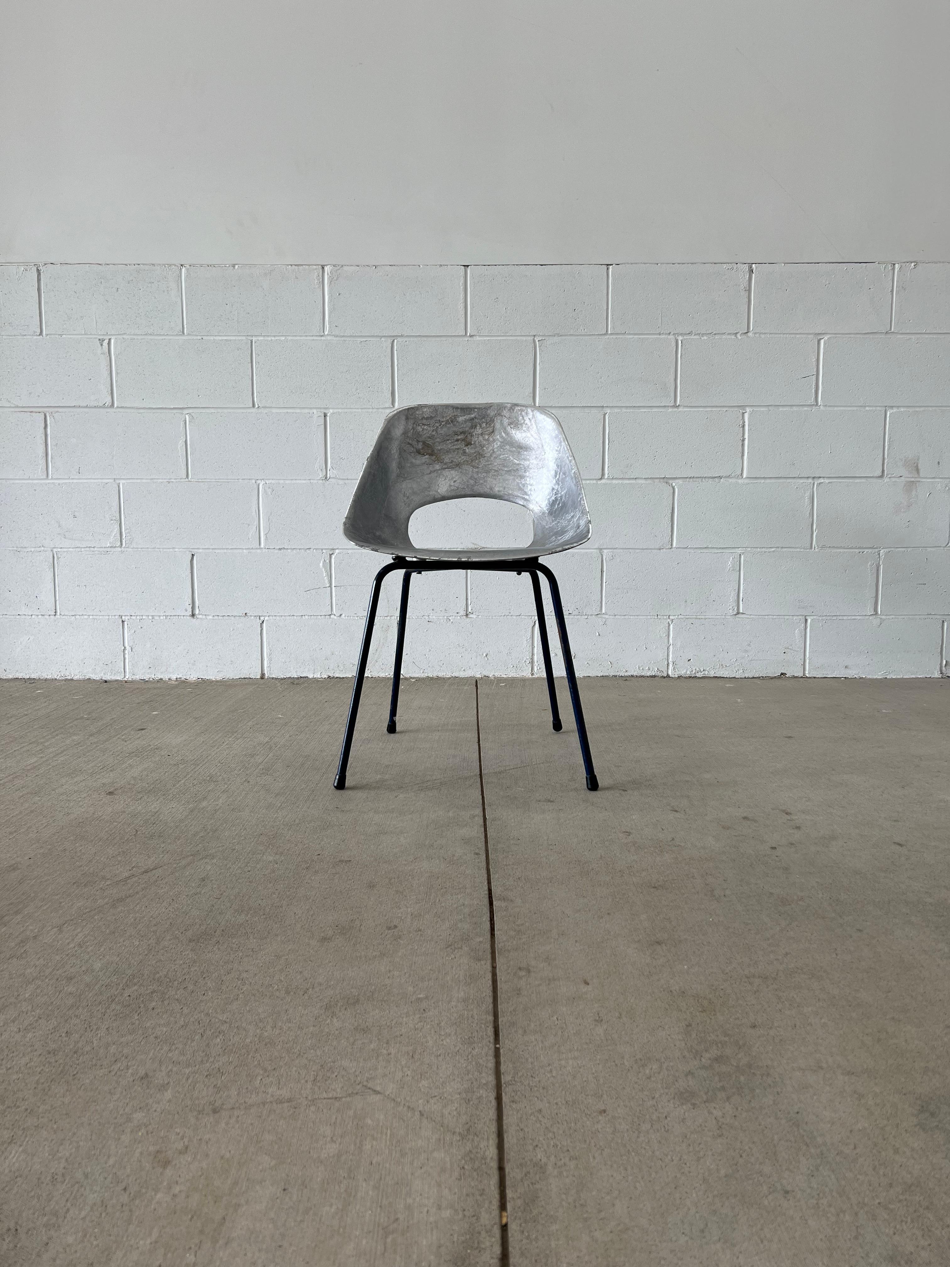 Das Werk von Pierre Guariche erfreut sich zunehmender Beliebtheit, da Neuauflagen sein großartiges Werk ans Licht bringen. Der Tulipe Chair ist ein solches Stück, das populär geworden ist, obwohl es anders verwendet wird als ursprünglich vorgesehen.