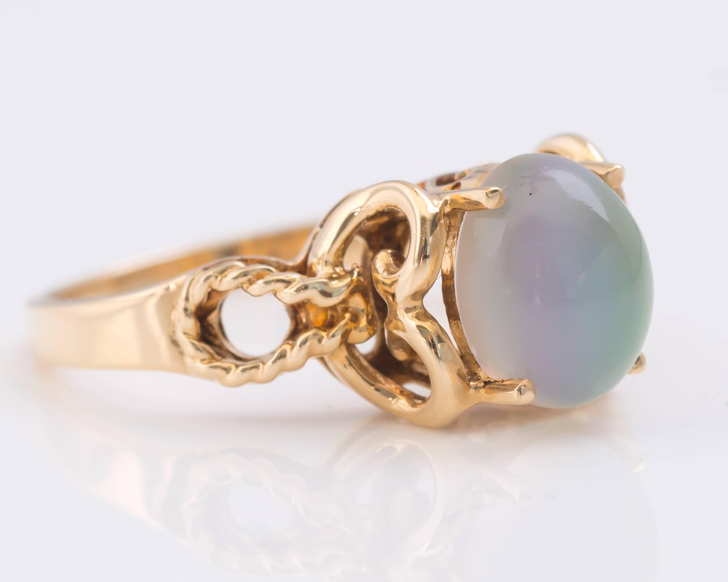 Oval Cut 1950s Cat's Eye and 10 Karat Yellow Gold Moonstone Ring