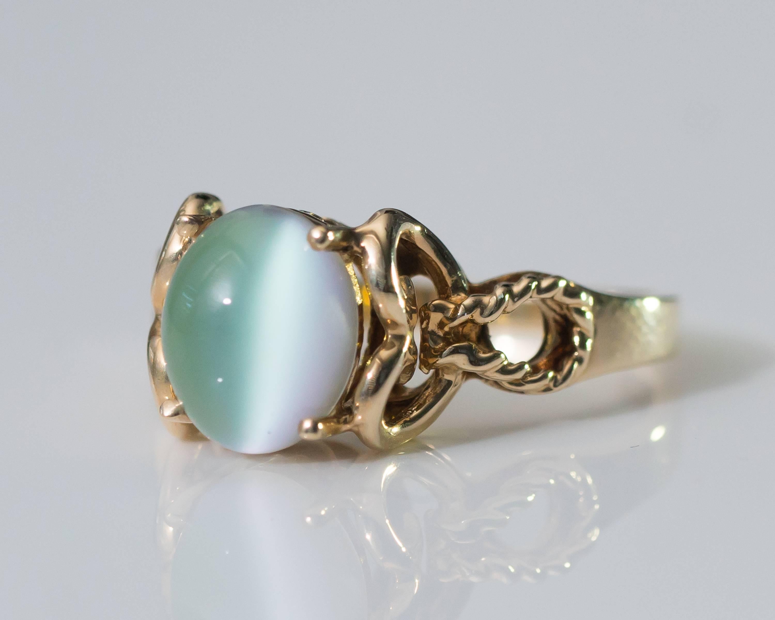 1950s Cat's Eye and 10 Karat Yellow Gold Moonstone Ring 1