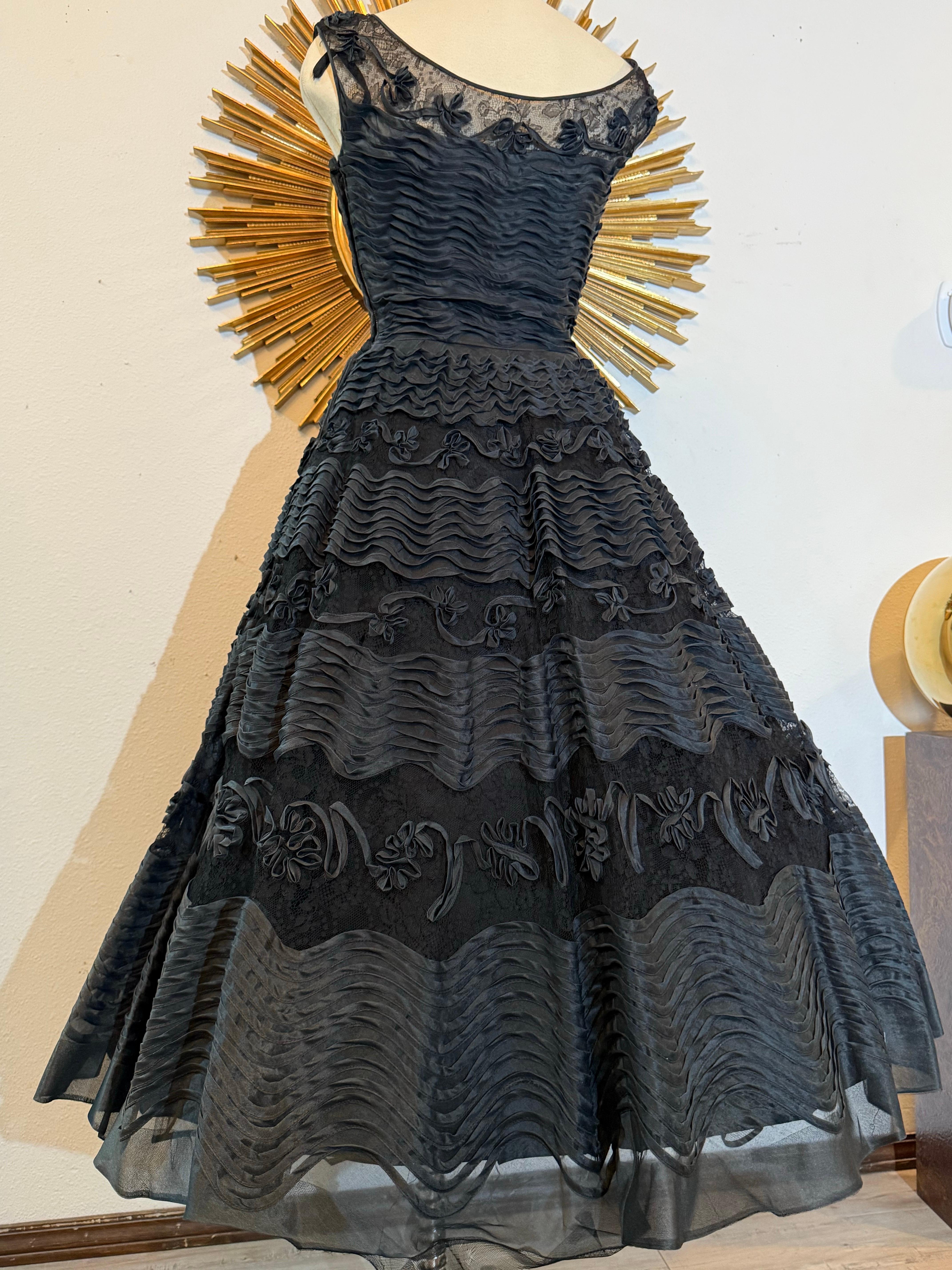 1950s Ceil Chapman Schwarz Seide Organza & Spitze New Look Cocktailkleid w Applique im Angebot 7