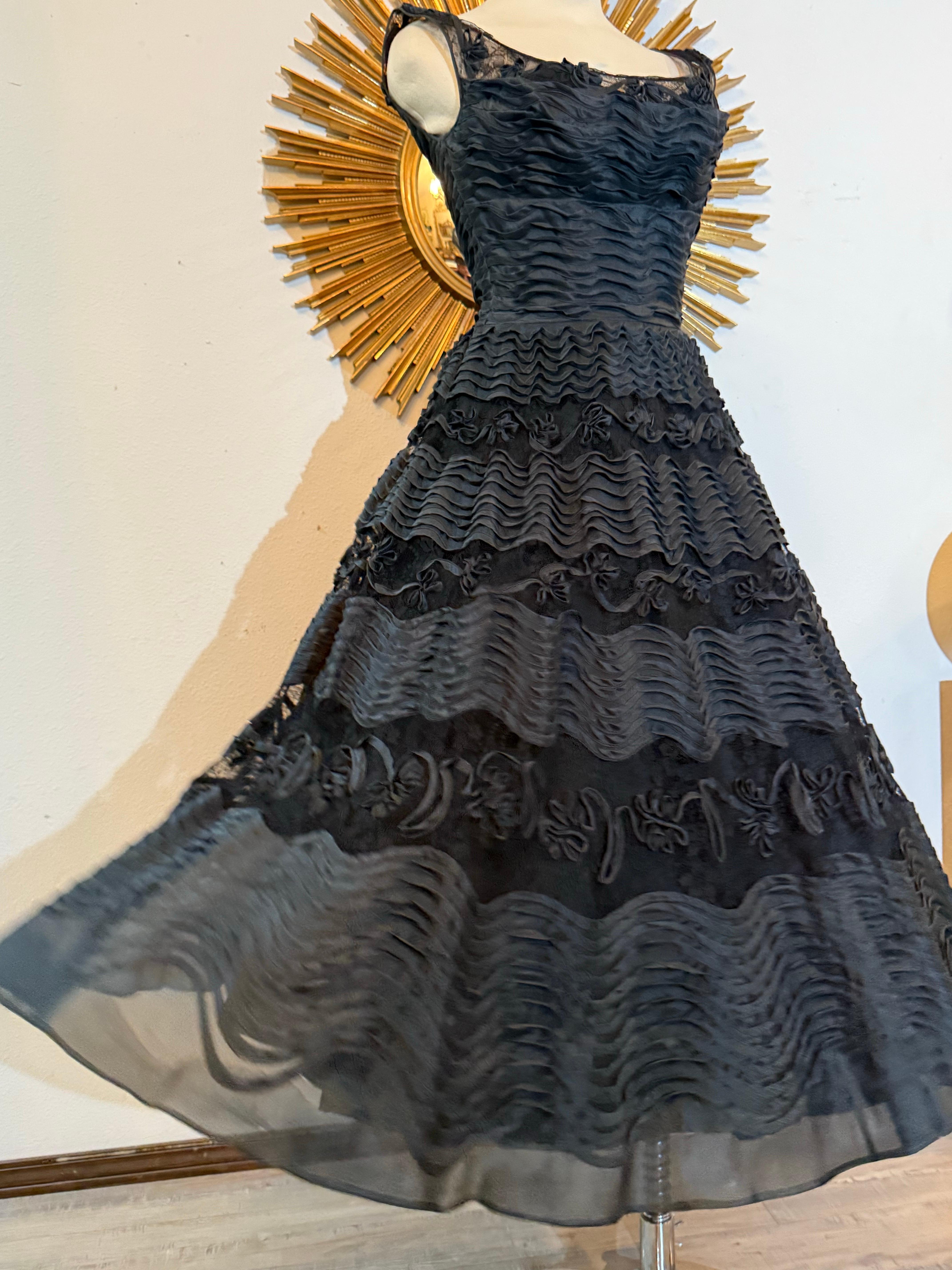 1950s Ceil Chapman Schwarz Seide Organza & Spitze New Look Cocktailkleid w Applique im Angebot 9