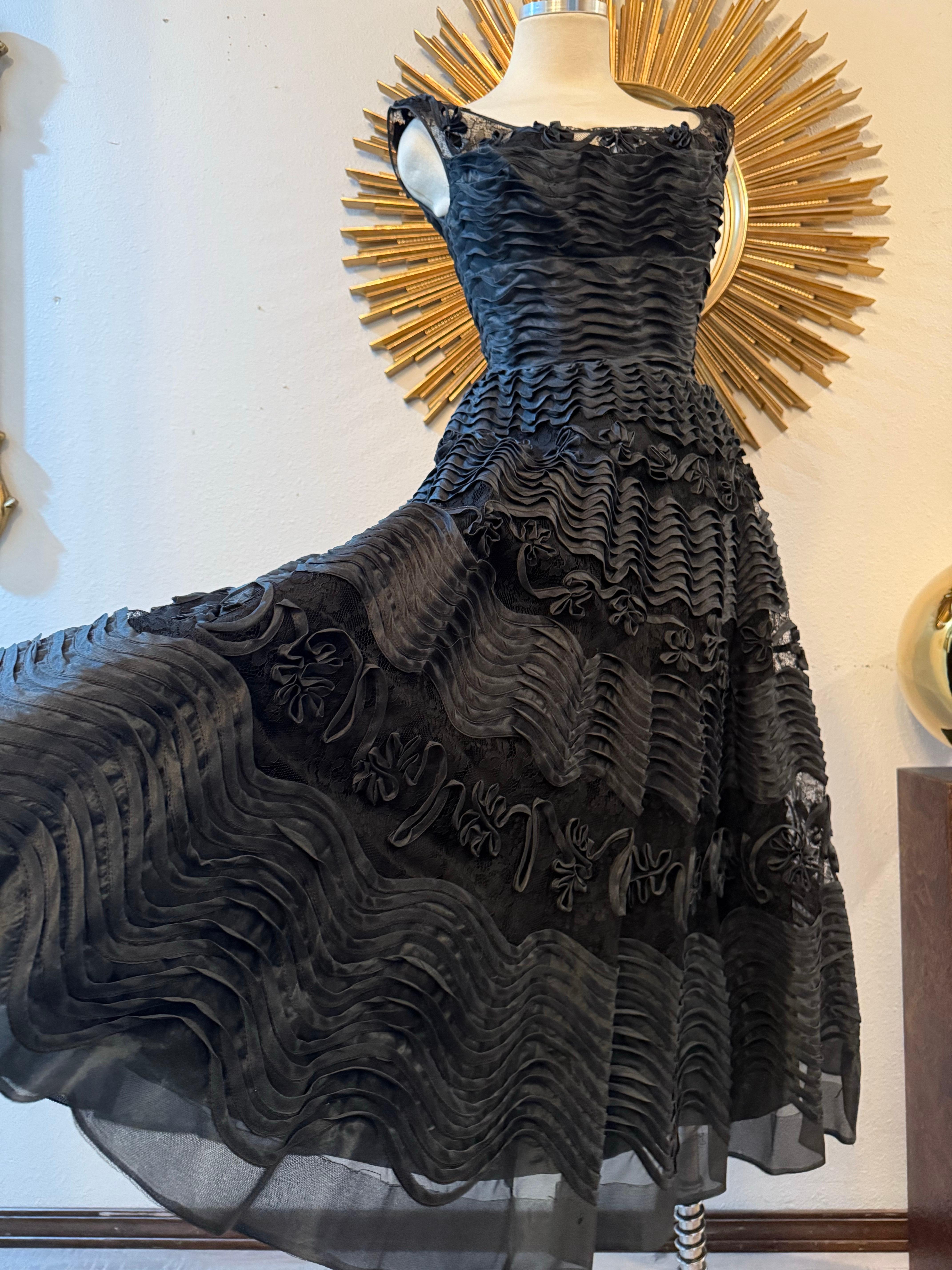 1950s Ceil Chapman Schwarz Seide Organza & Spitze New Look Cocktailkleid w Applique Damen im Angebot