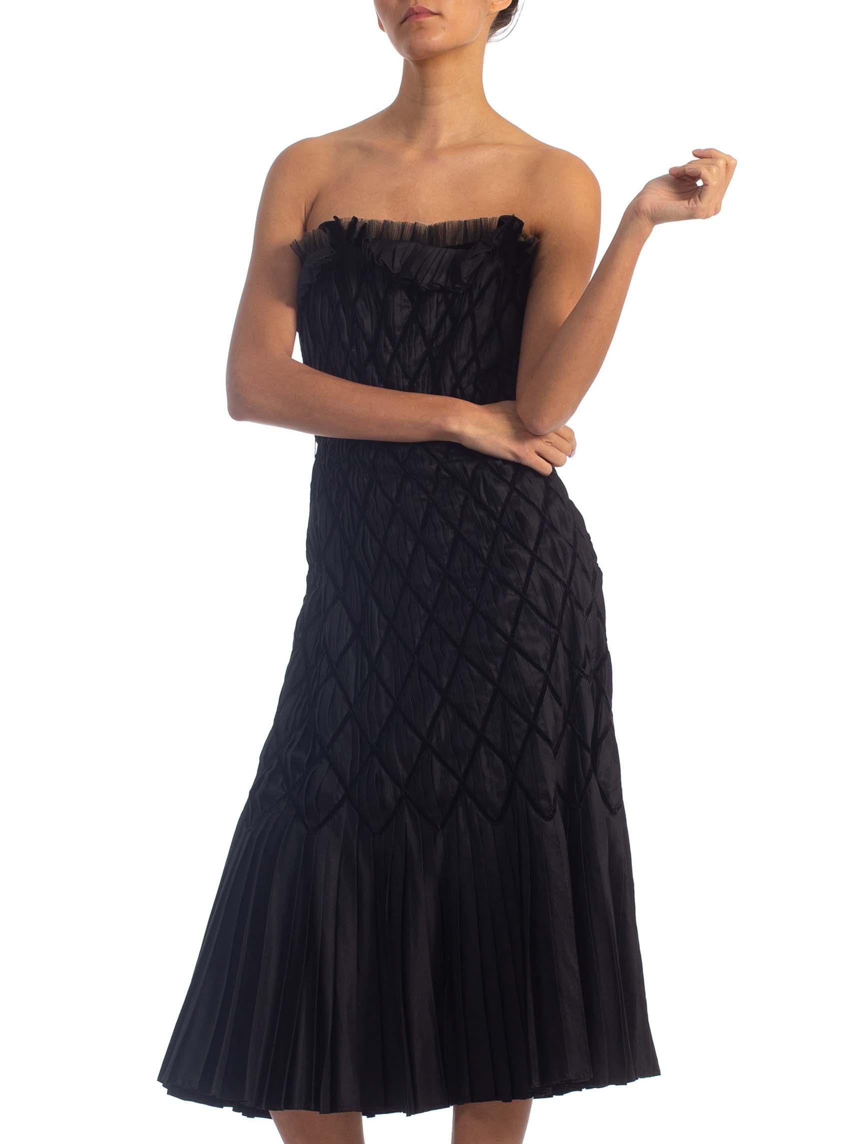 1950S Black Strapless Silk Taffeta Dress Pleated With Velvet Ribbon Latticework For Sale 1