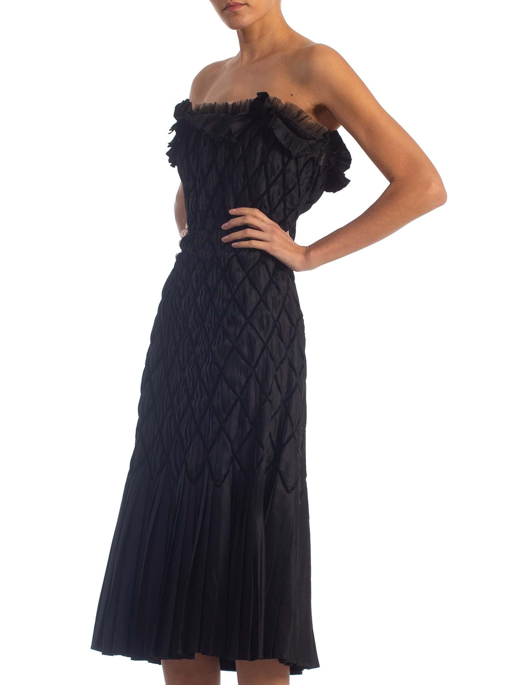 1950S Black Strapless Silk Taffeta Dress Pleated With Velvet Ribbon Latticework For Sale 2