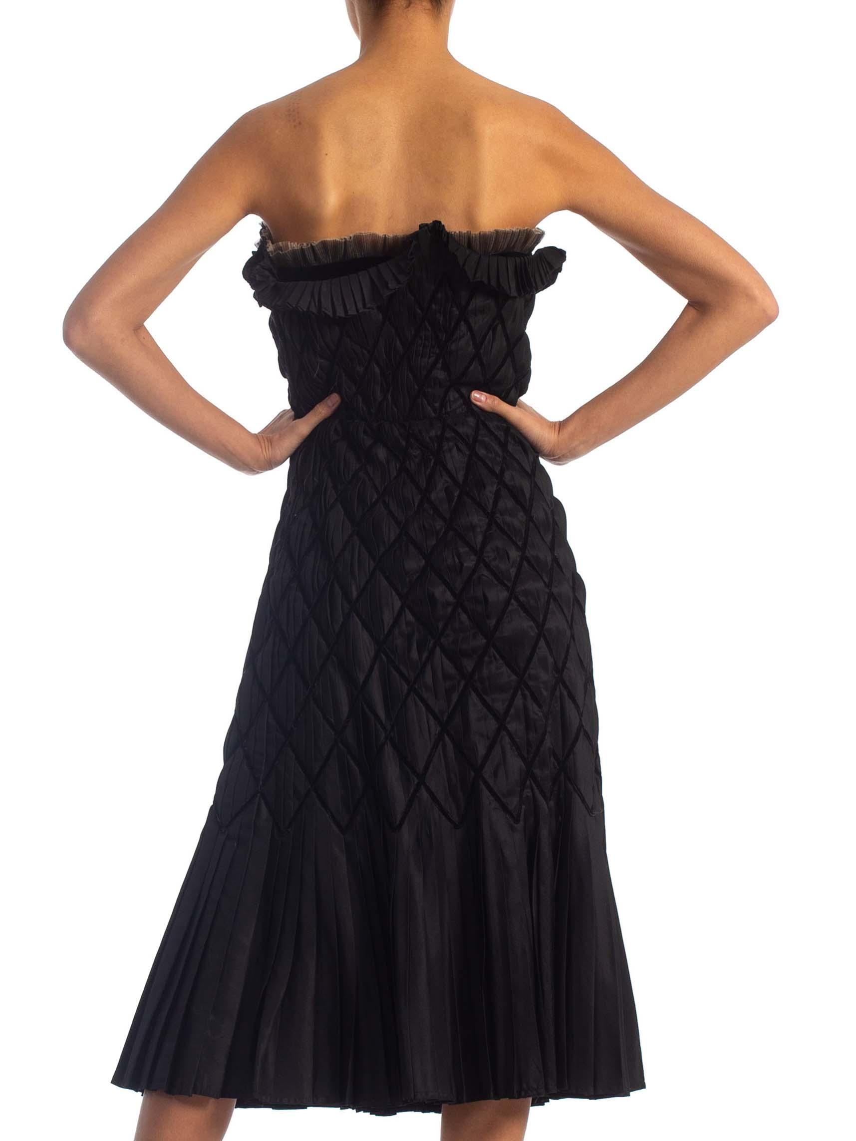 1950S Black Strapless Silk Taffeta Dress Pleated With Velvet Ribbon Latticework For Sale 3