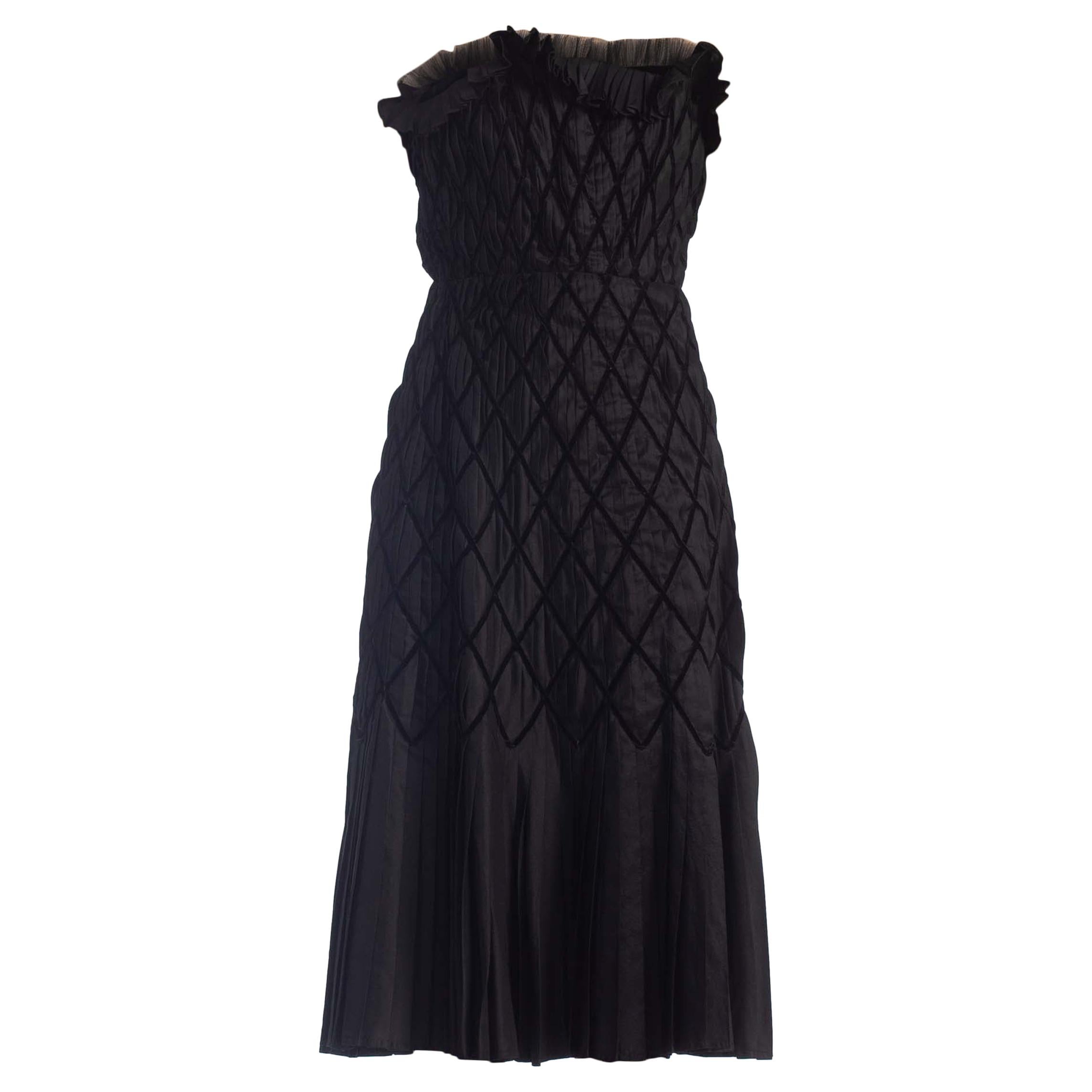 1950S Black Strapless Silk Taffeta Dress Pleated With Velvet Ribbon Latticework For Sale