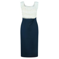 Ceil Chapman, un abito a turni in seta blu con top in pizzo bianco, anni 
50.