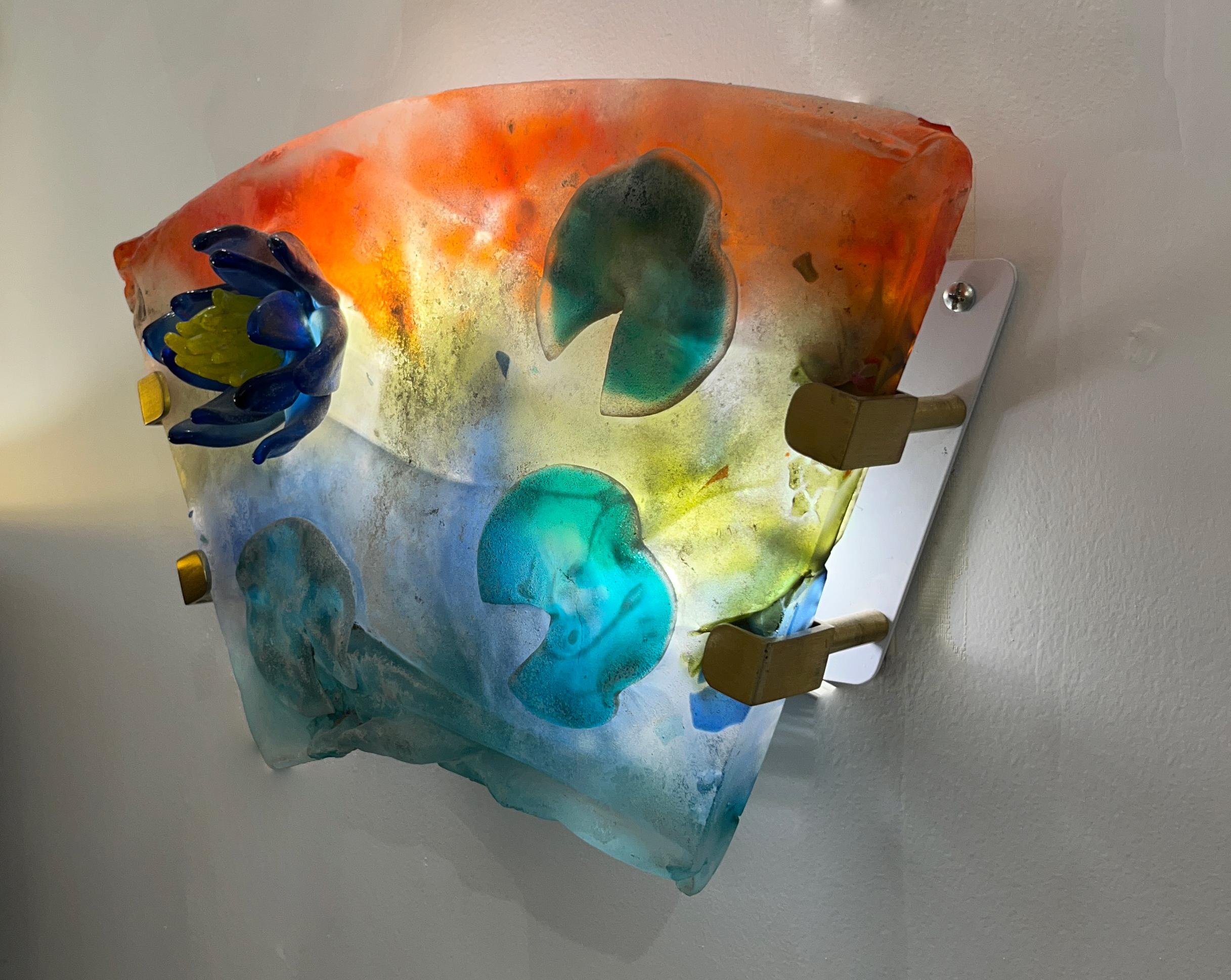 1950er Cenedese Italienisch Orange Blau Grün Scavo Murano Glas Wandleuchter (Handgefertigt) im Angebot