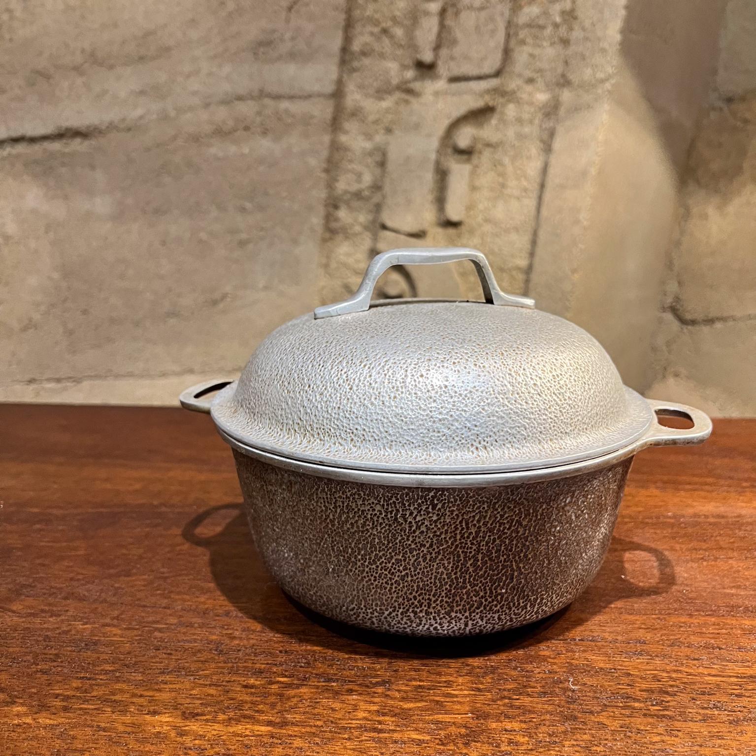 1950s Century Silver Seal Hammered Aluminum Dutch Oven Roaster  For Sale 3