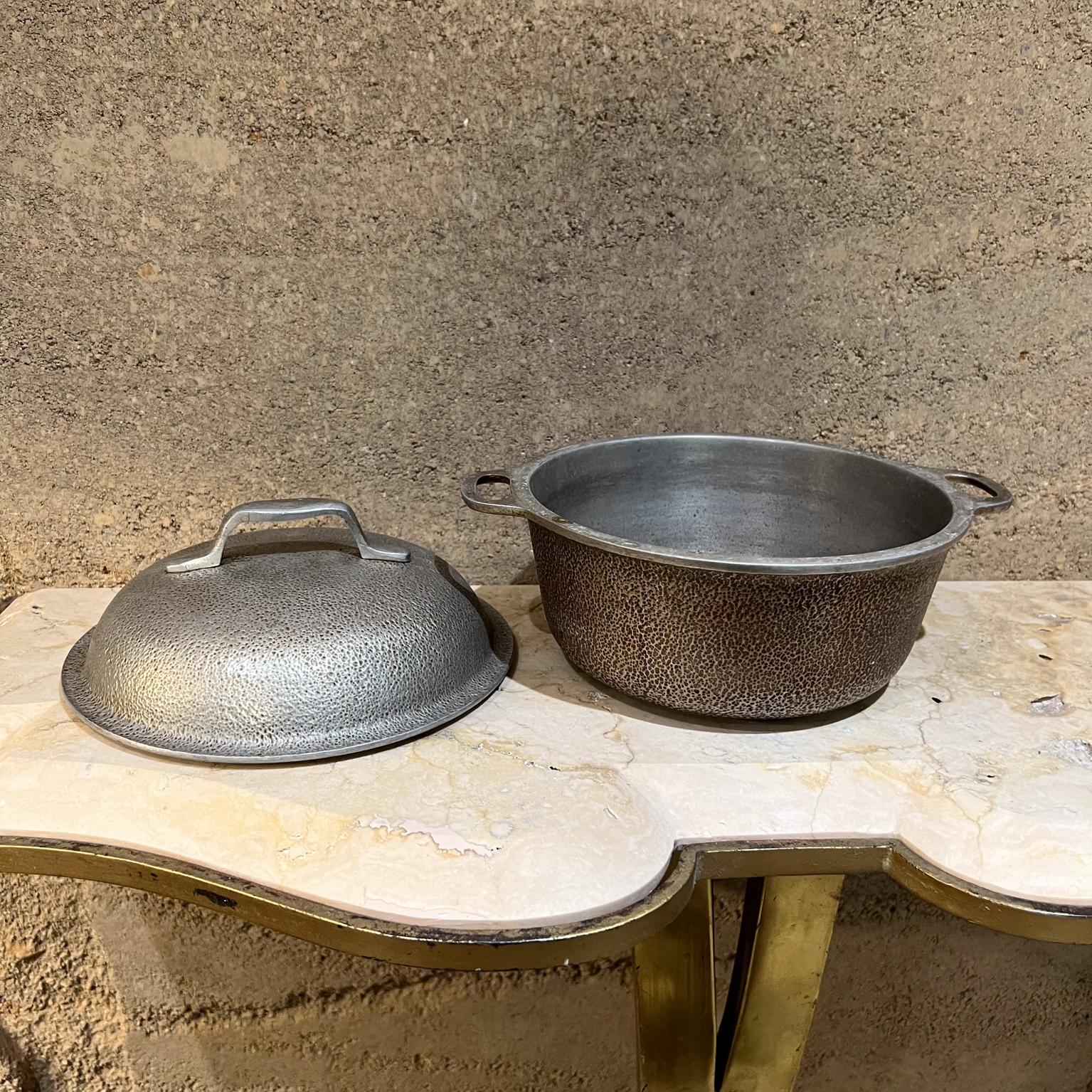 Cast 1950s Century Silver Seal Hammered Aluminum Dutch Oven Roaster For Sale