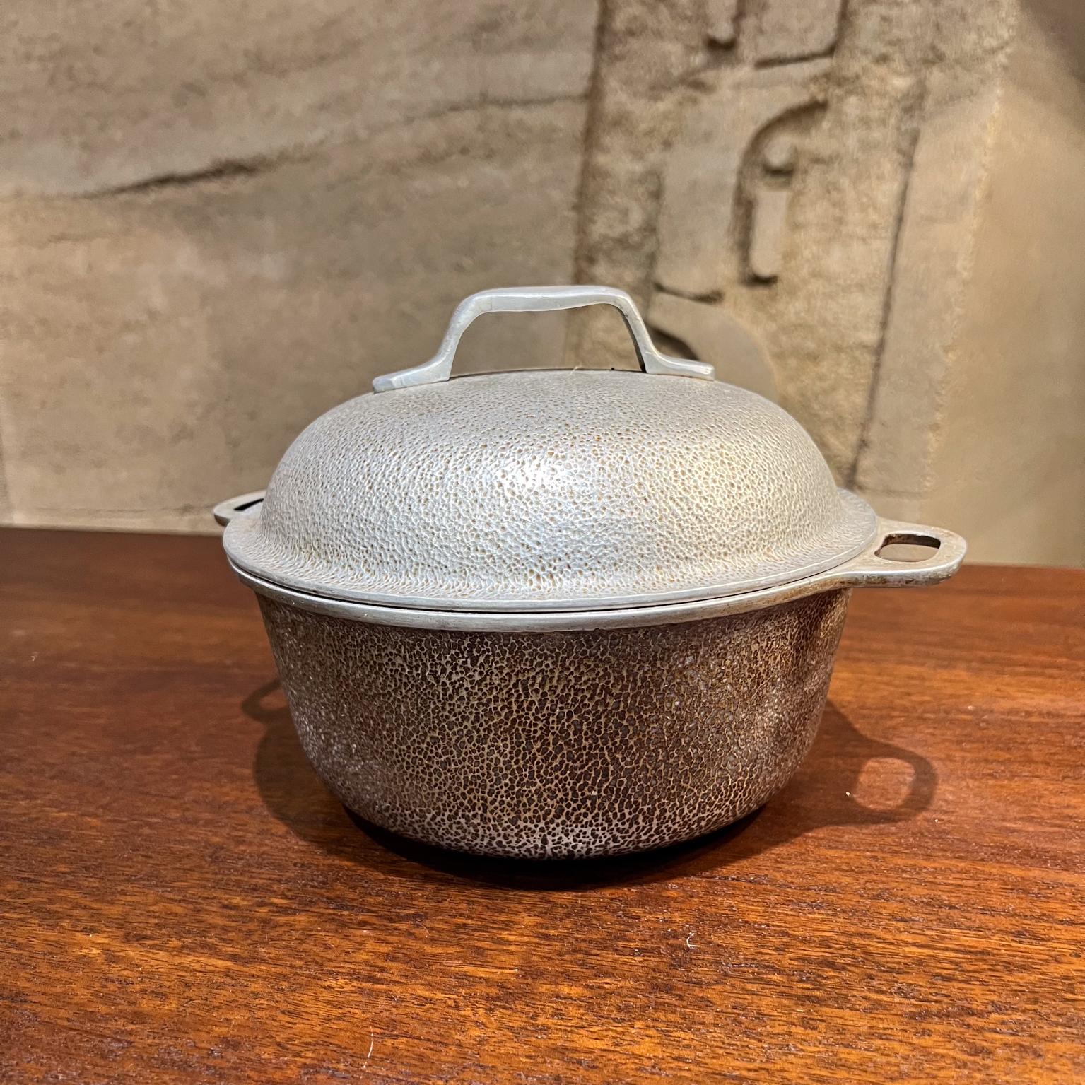 1950s Century Silver Seal Hammered Aluminum Dutch Oven Roaster  For Sale 2
