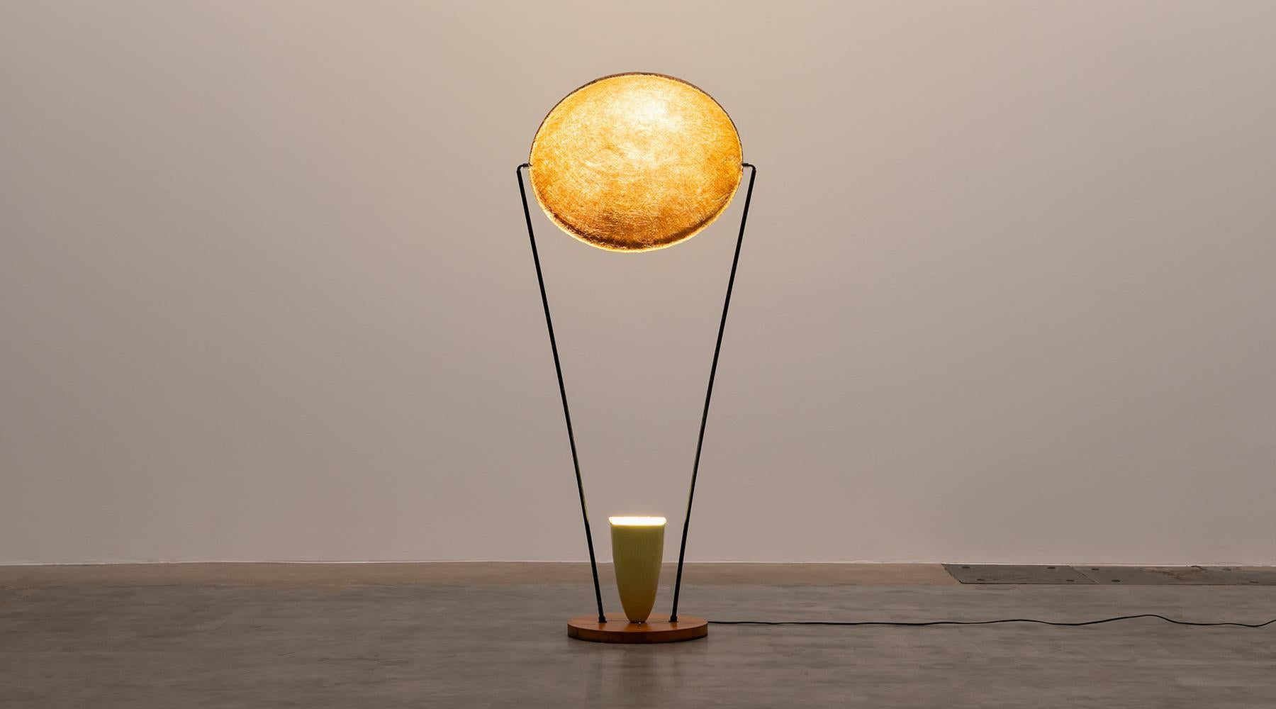 Floor lamp, ceramic shade in yellow and fiberglass diffuser by Mitchel Bobrick, USA, 1950.

A marvelous example of 1950s modernism by US-designer Mitchell Bobrick. The lamps exceptional elements produce a sculptural character, making it typical