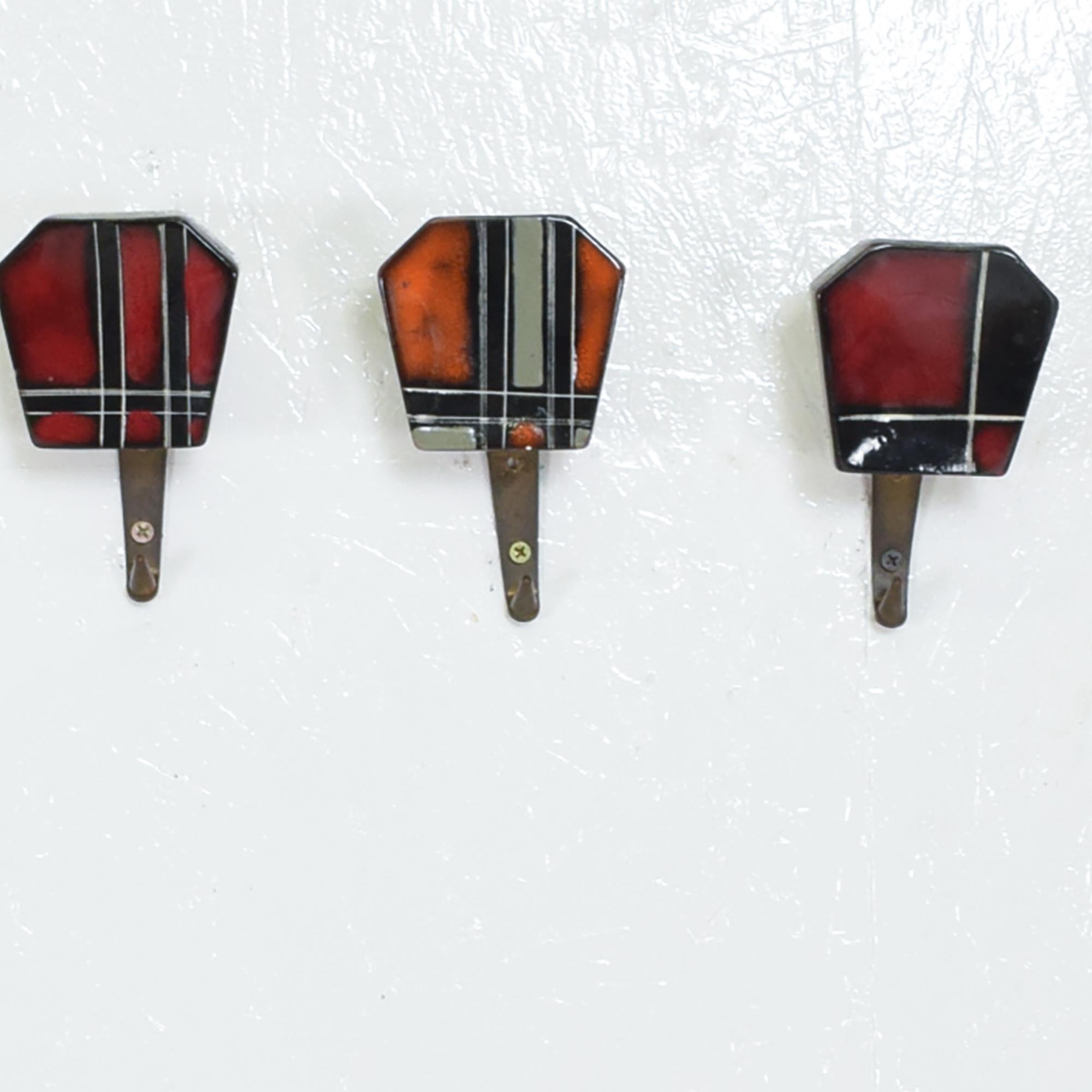 AMBIANIC presents
Midcentury Modern Set of three (3) Coat Hat Racks Hooks in Ceramic Iron Porcelain and Brass. Made in Germany 1950s
Pattern Plaid Tartan Red and Black.
Dimensions (each): 6 H x 3.5 W x 2.75 D. inches
Original unrestored vintage