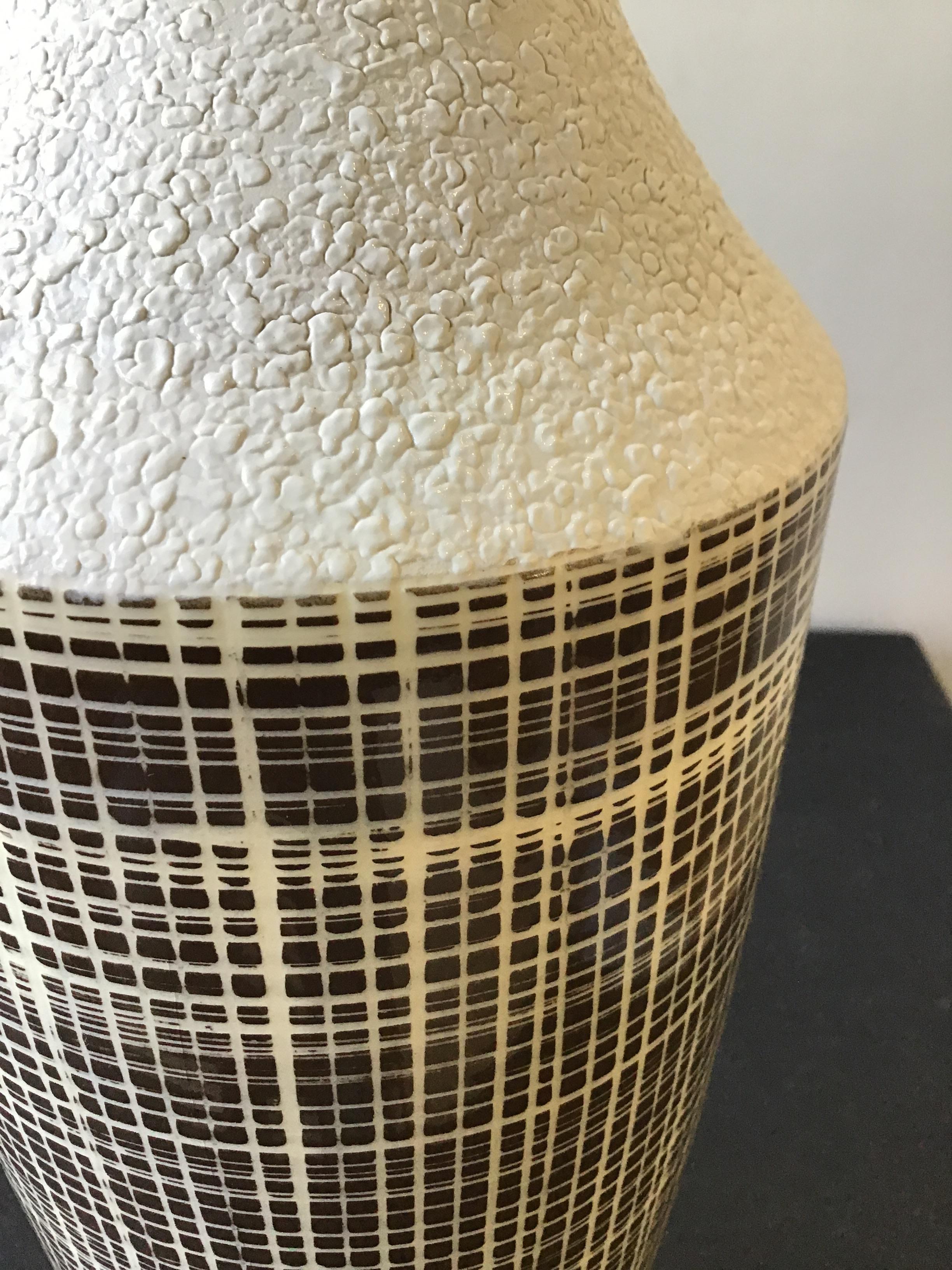 Mid-20th Century 1950s Ceramic Grid Pattern Brown or White Table Lamp For Sale