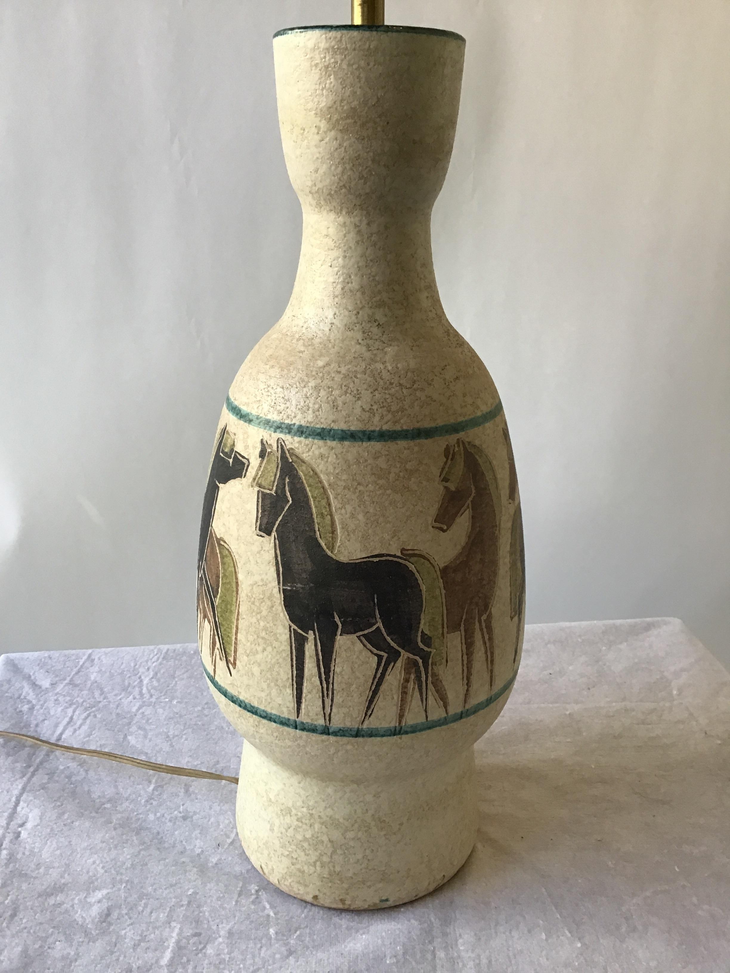 Milieu du XXe siècle lampe à cheval en céramique des années 1950 en vente