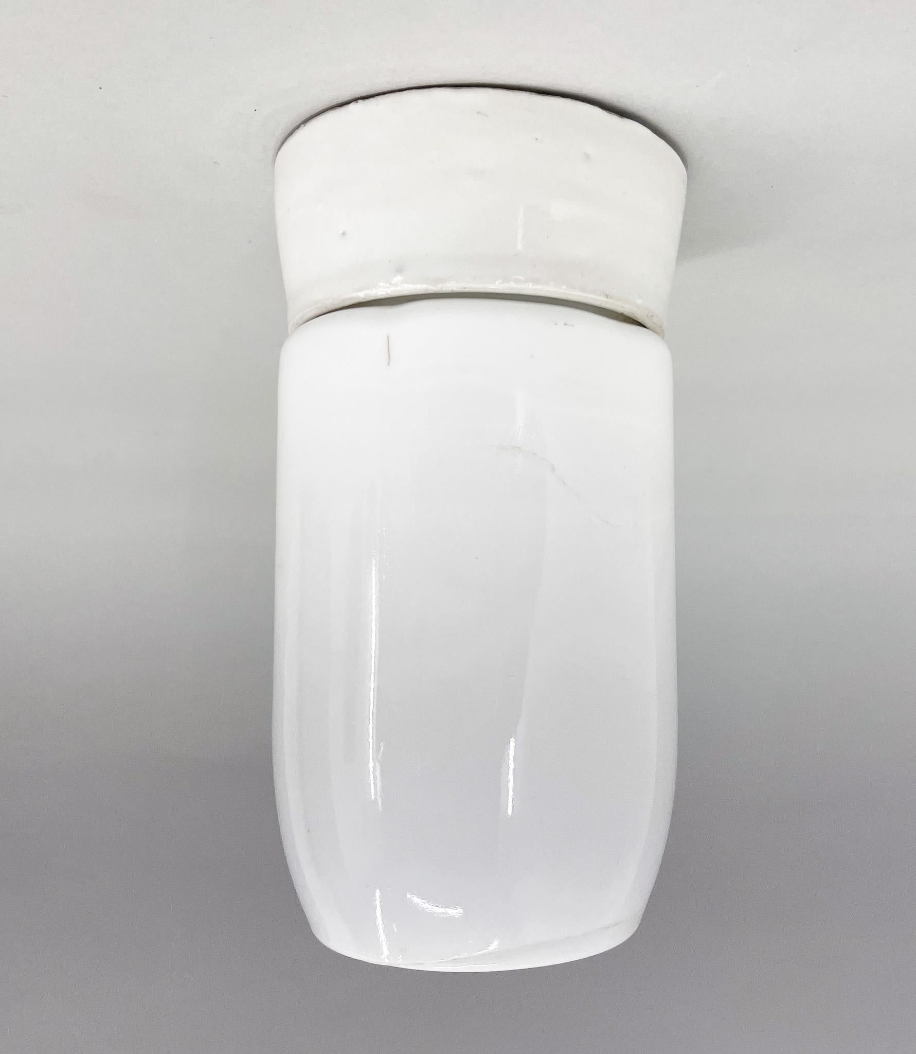 Plafonnier ou applique en céramique et verre opalin des années 1950, Tchécoslovaquie en vente 2