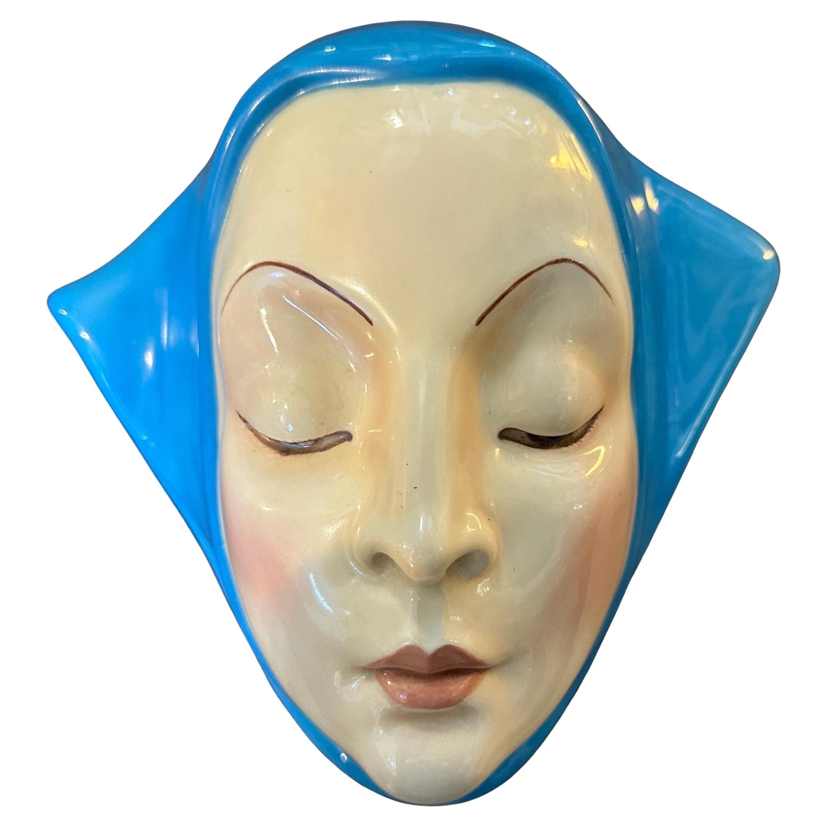 Helen Koenig Scavini (1886-1974) - Lenci - Torino
Cast earthenware plaque painted in polychrome. On the back Lenci Made in Italy. The plaque portrays the face of a young girl with closed eyes, exuding calmness, serenity, and introspection, It