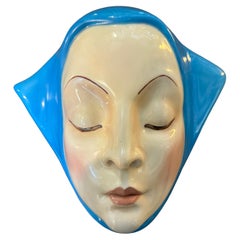 Targa in ceramica degli anni '50 raffigurante una ragazza con sciarpa blu di Helen Scavini per Lenci