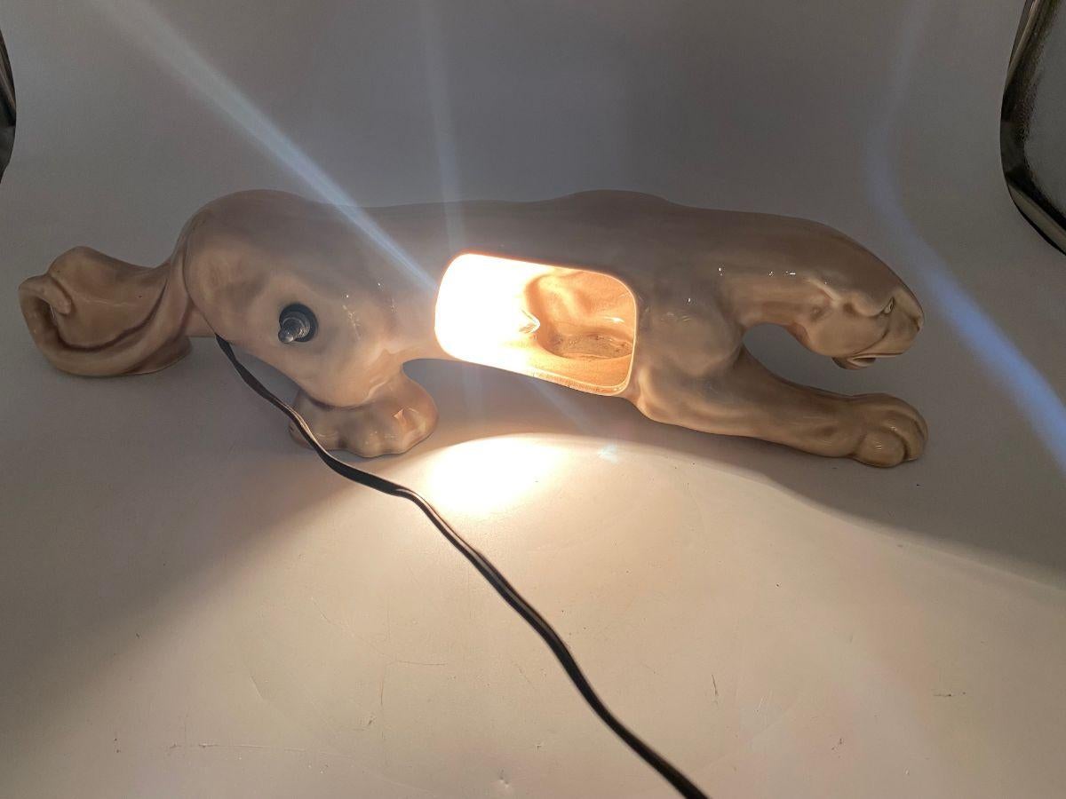 Mid-20th Century 1950s Ceramic Rare Beige Panther Cat T.V. Mid Century Modern Lamp For Sale