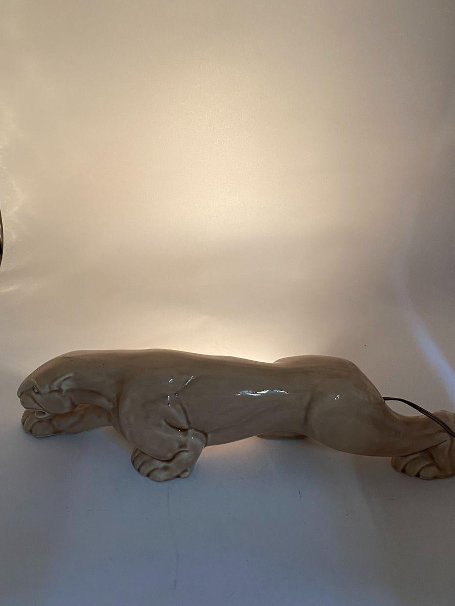 1950s Ceramic Rare Beige Panther Cat T.V. Mid Century Modern Lamp For Sale 1