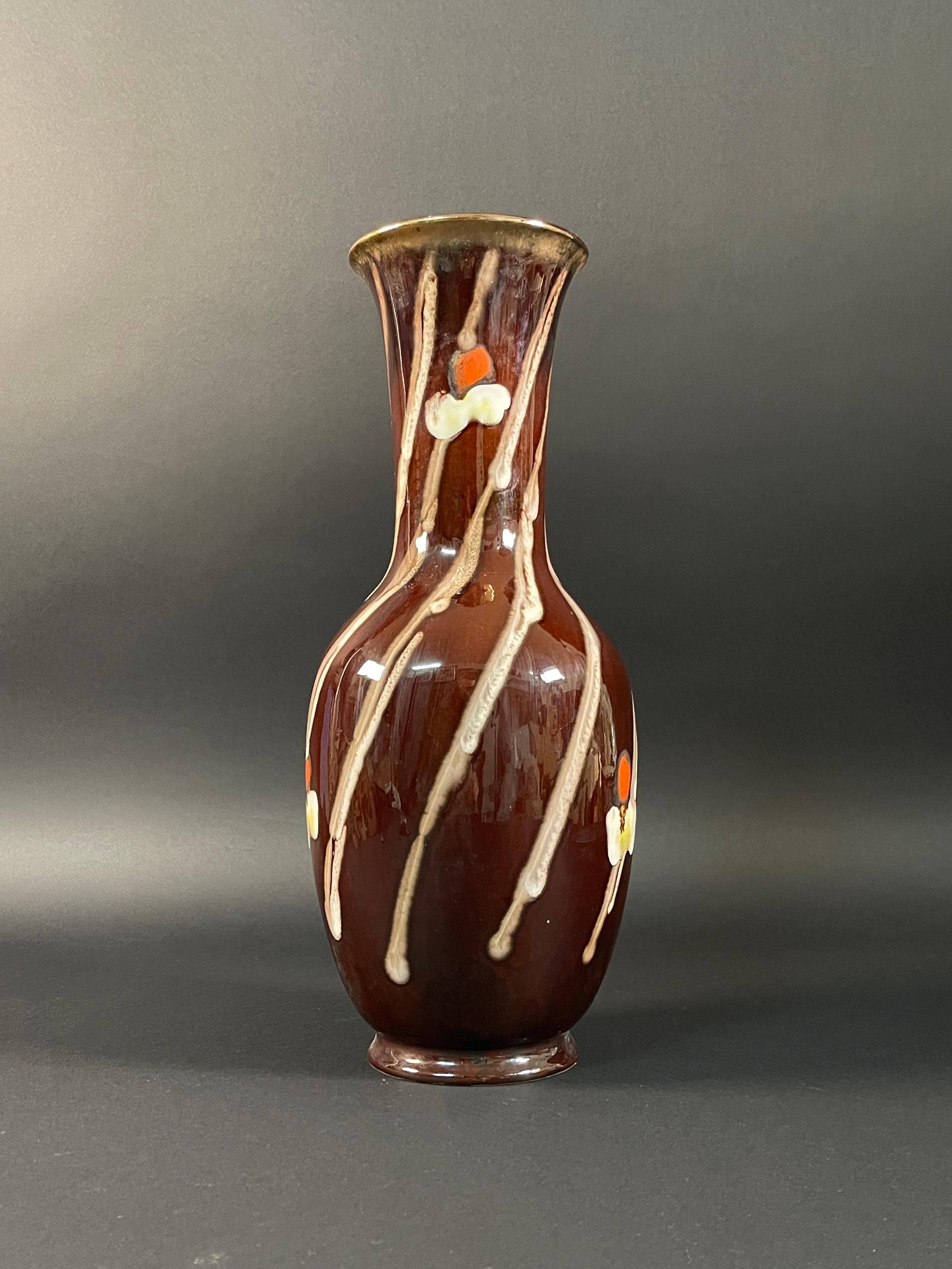 Mid-Century Modern Vase en céramique des années 1950 peint à la main et signé en vente